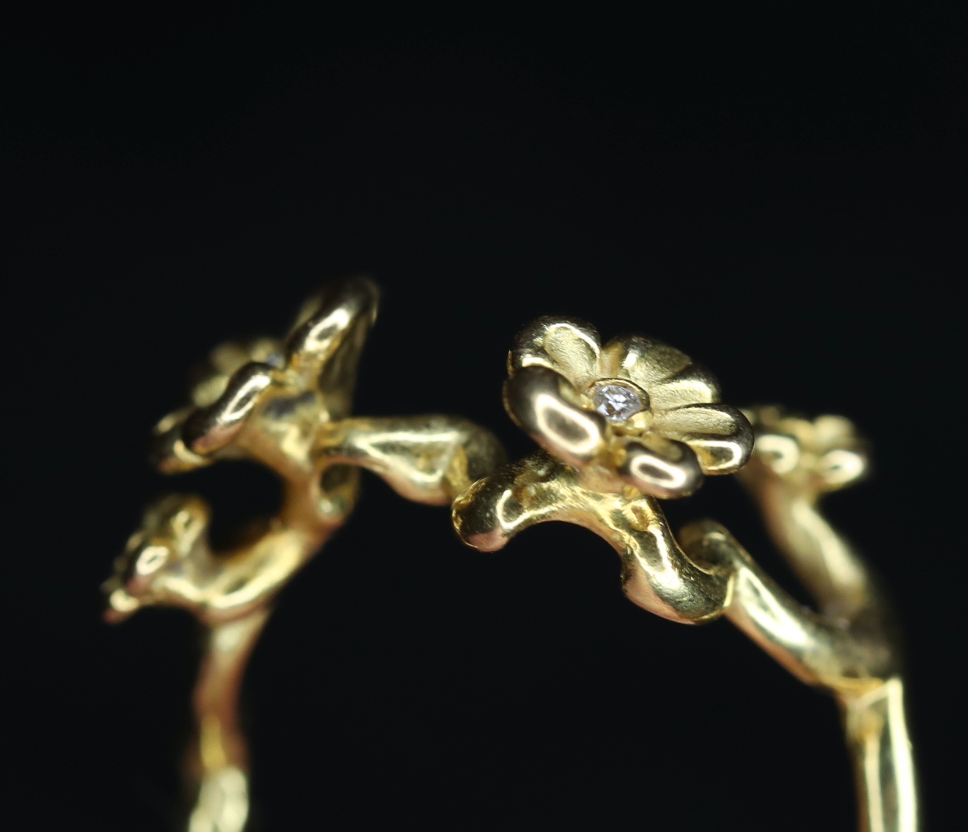 Geltono aukso žiedas su deimantais