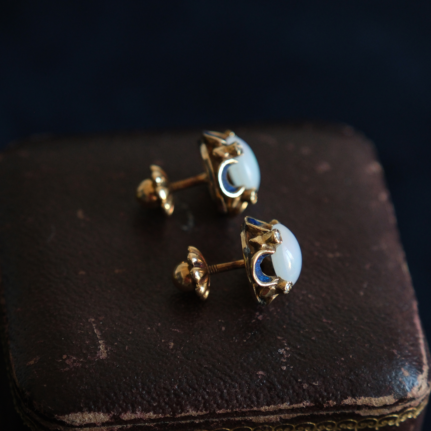 Geltono aukso auskarai su opalais ir deimantais