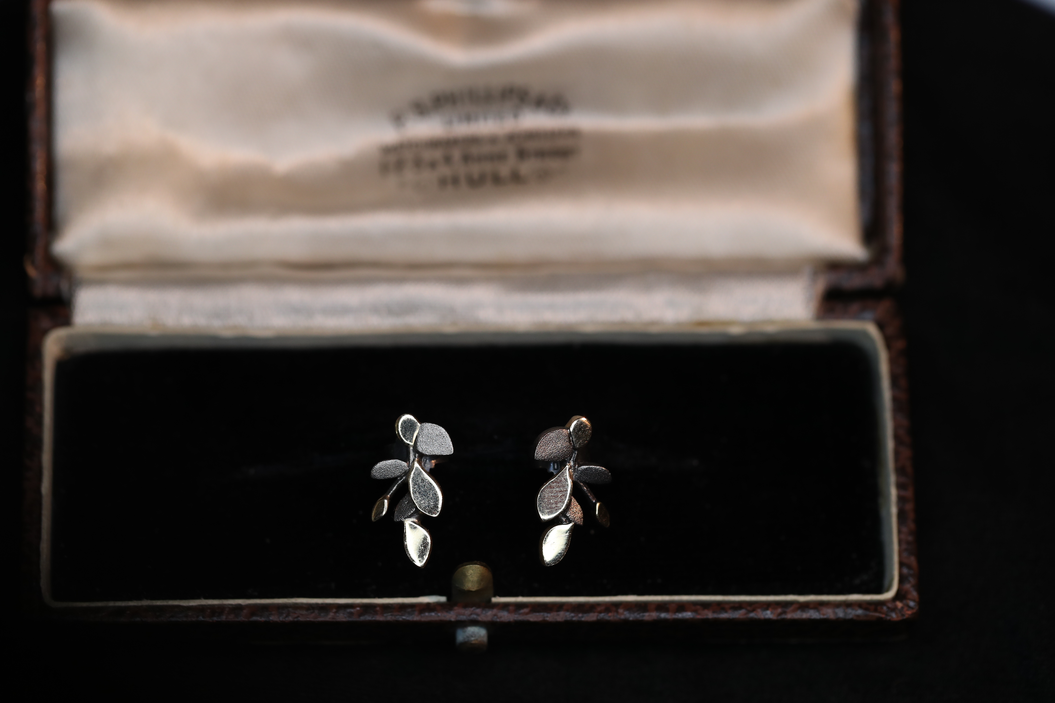 Juodinto sidabro ir geltono aukso auskarai