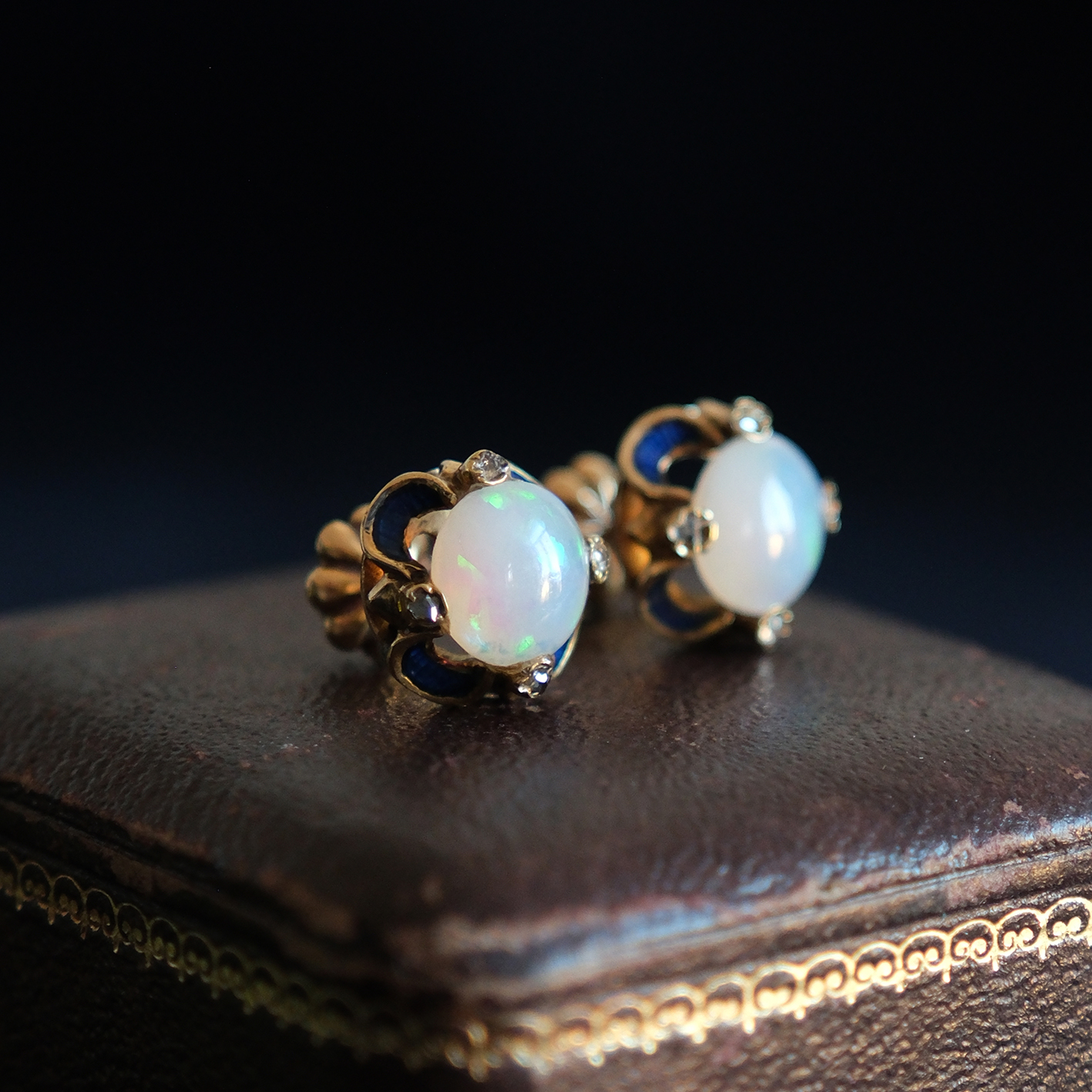 Geltono aukso auskarai su opalais ir deimantais