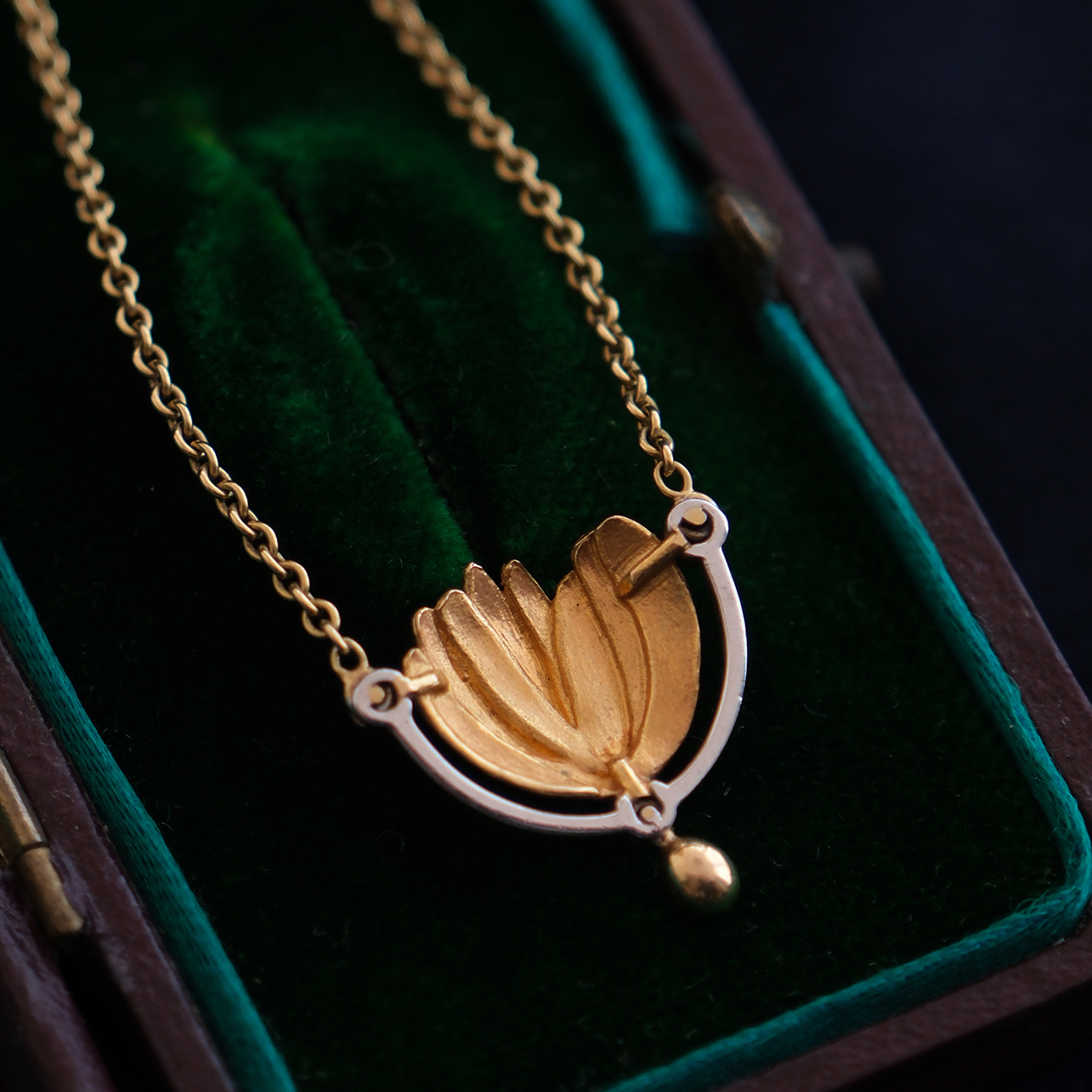 SOLD Geltono ir balto aukso pakabukas su deimantais