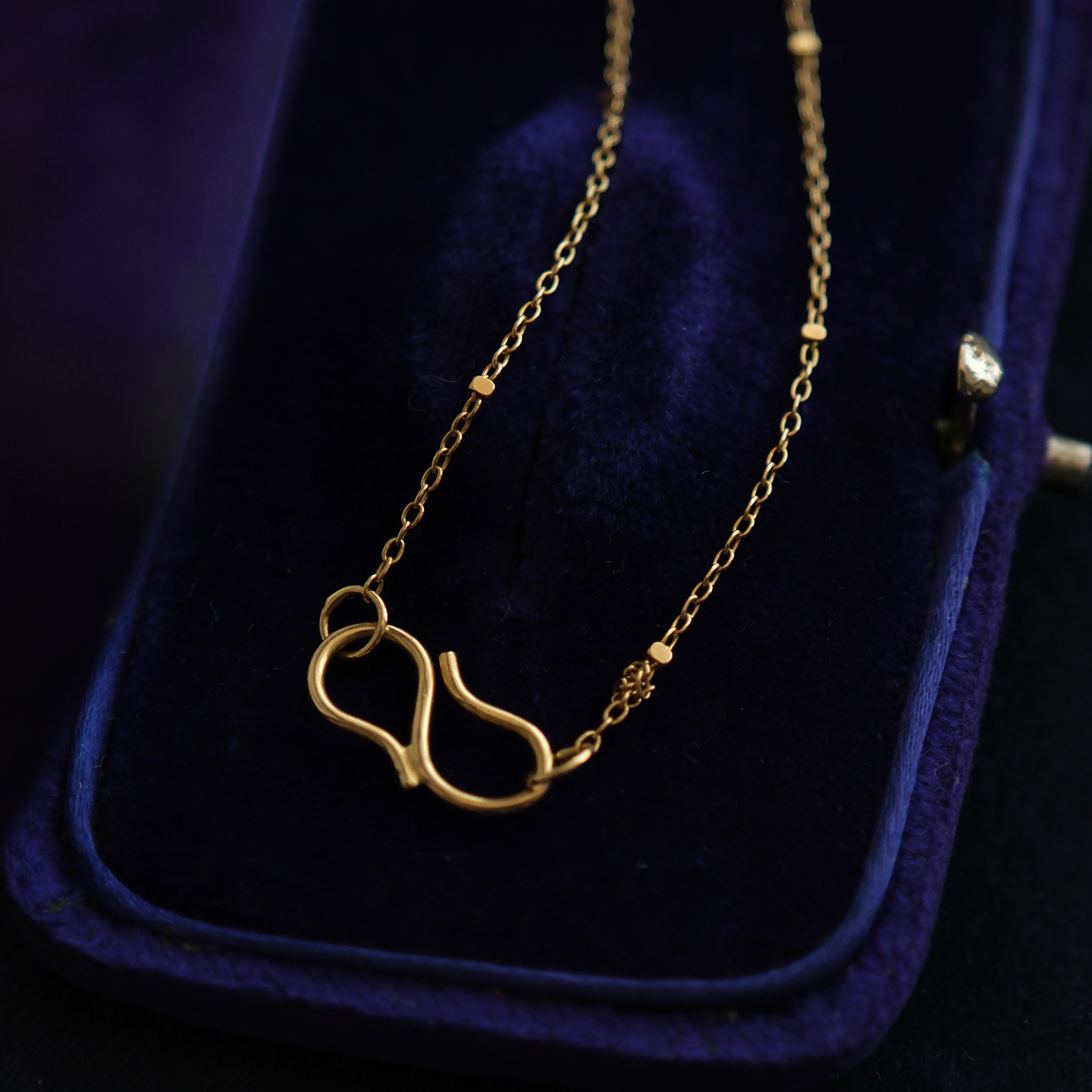 Geltono aukso Carre pakabukas su ametistu