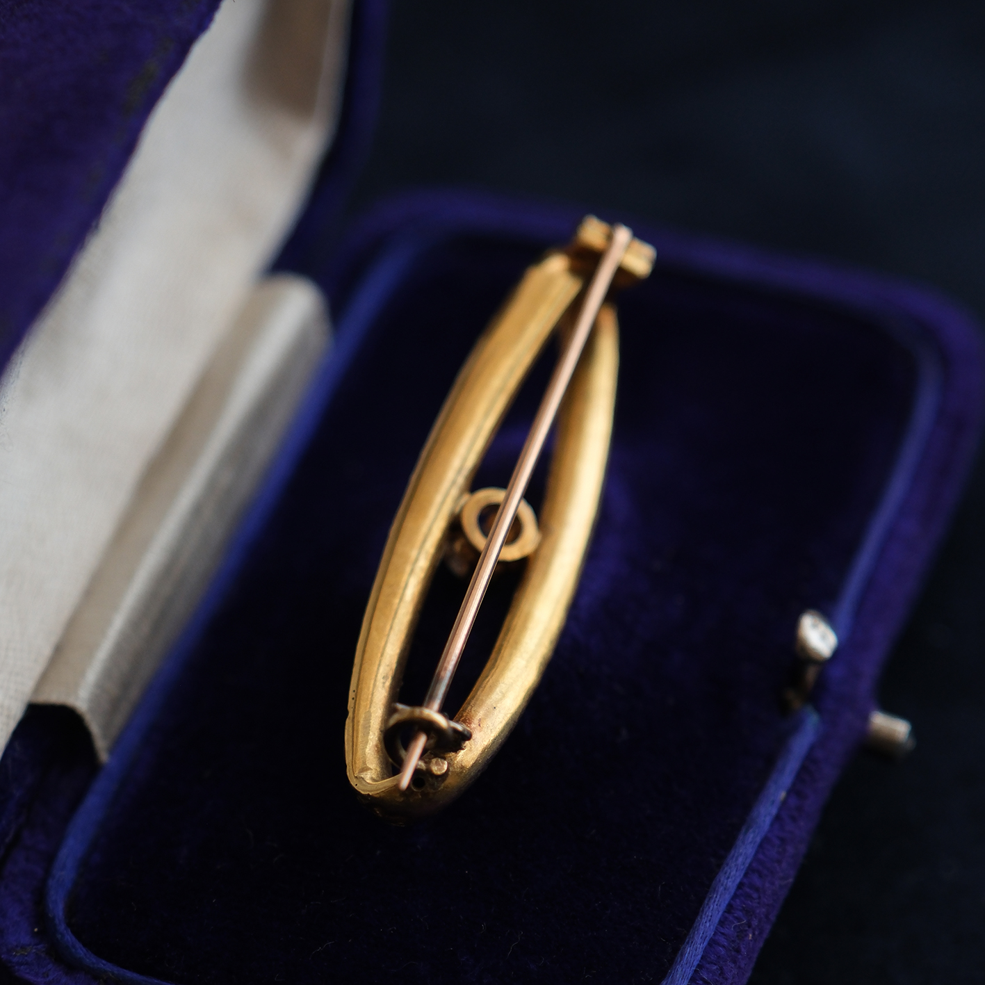 Viktorijos laikų aukso sagė su deimantu