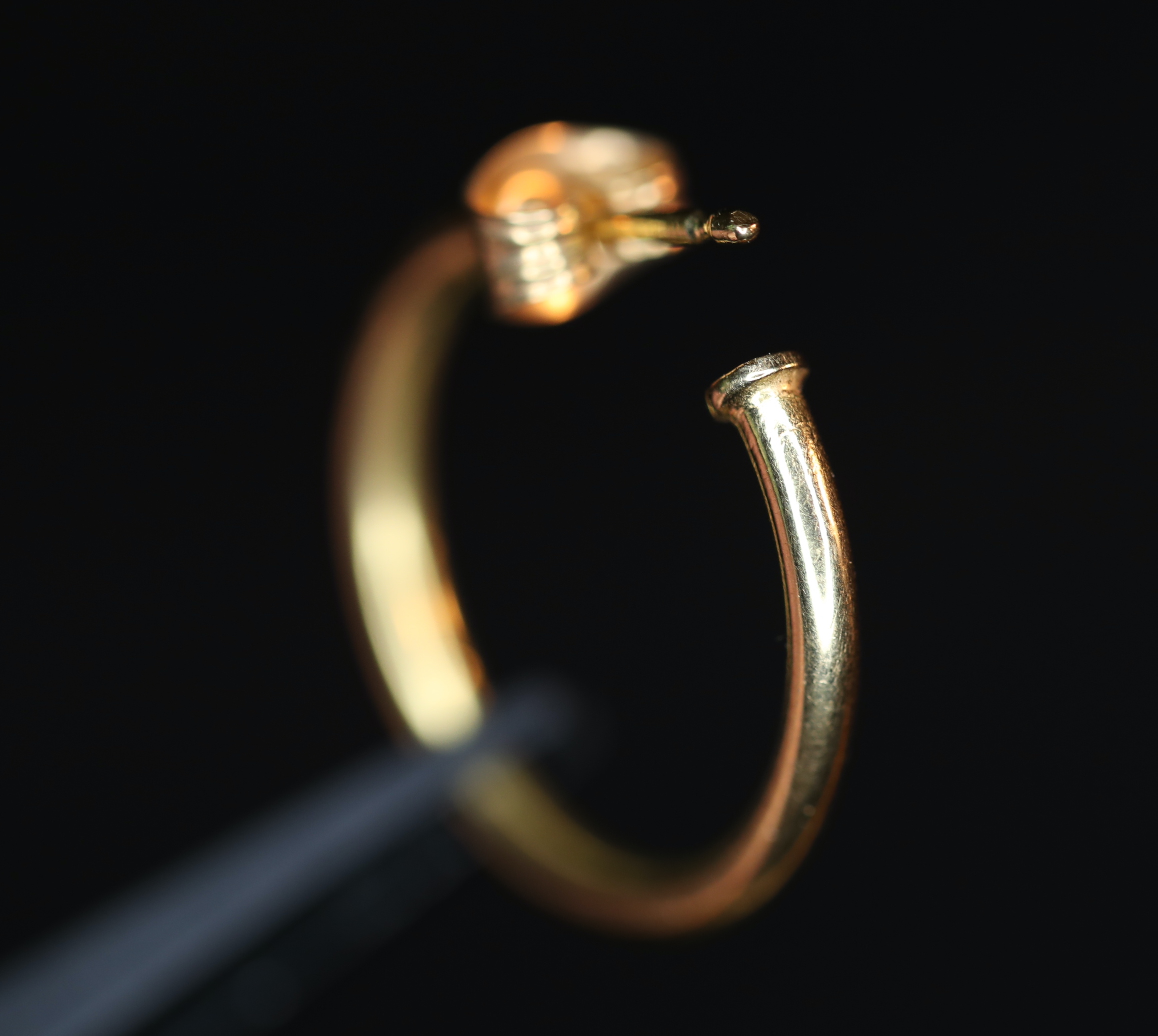 Auksiniai auskarai su deimantais