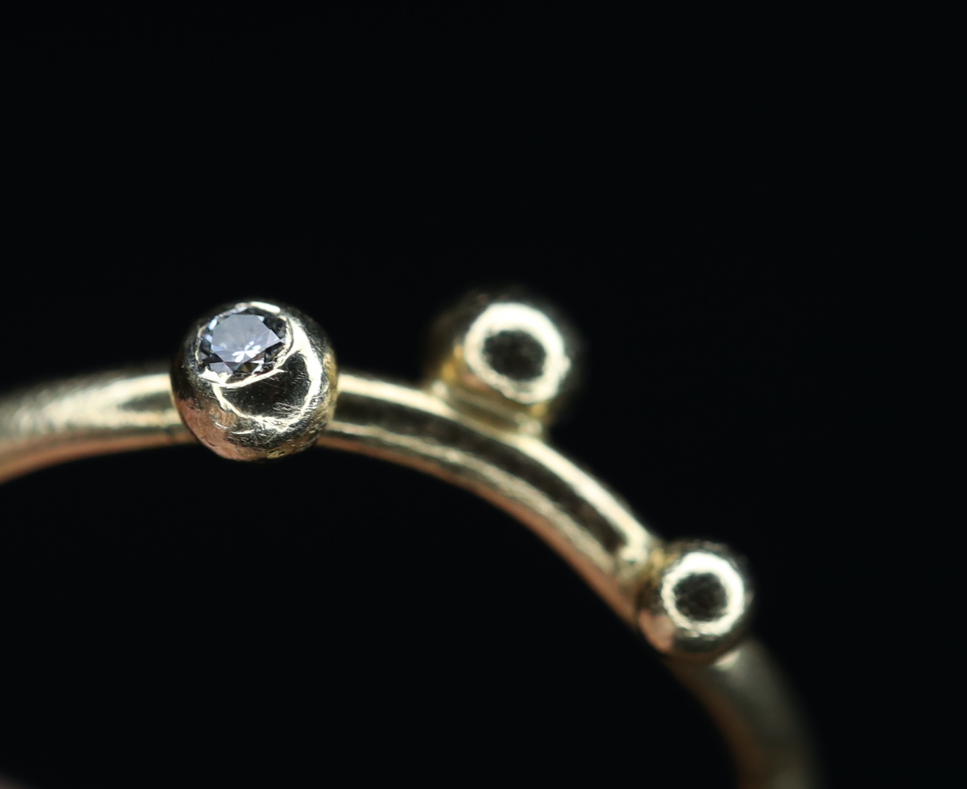 Geltono aukso žiedas su deimantu