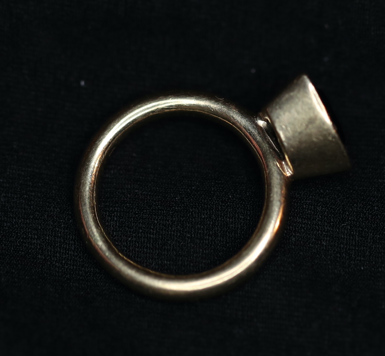 BRON geltono aukso žiedas su deimantais