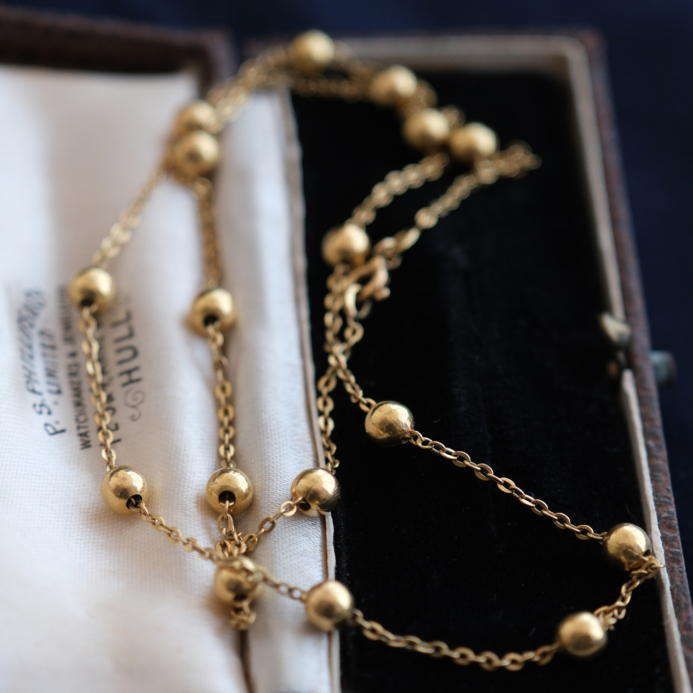 Geltono aukso grandinėlė su burbuliukais