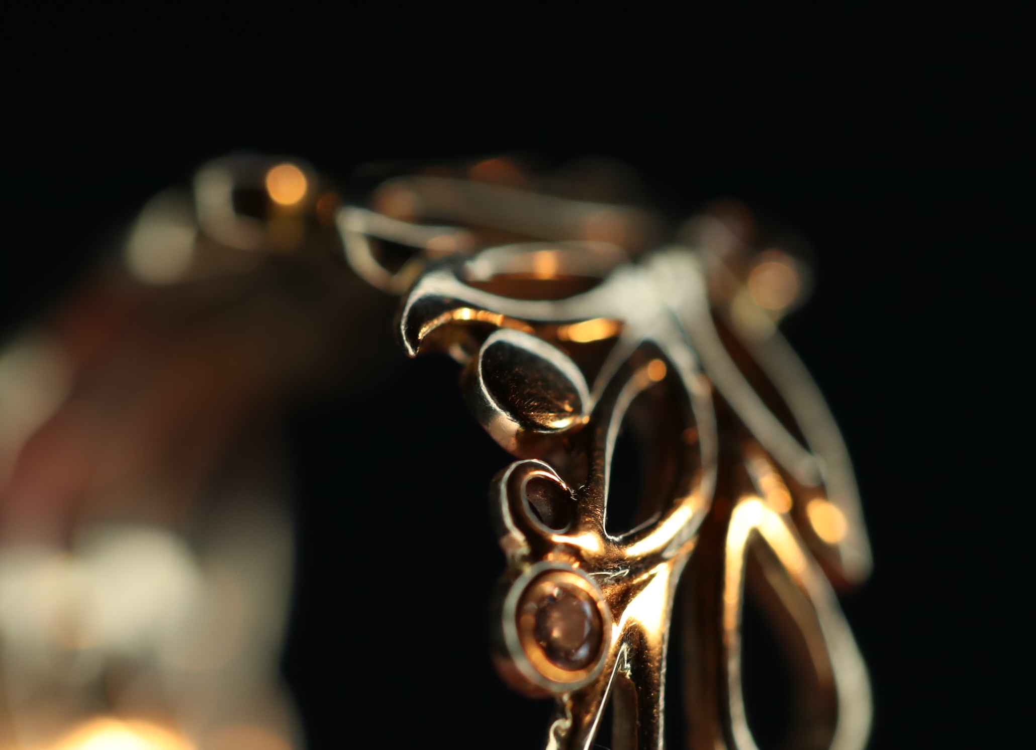 Geltono aukso žiedas su deimantais