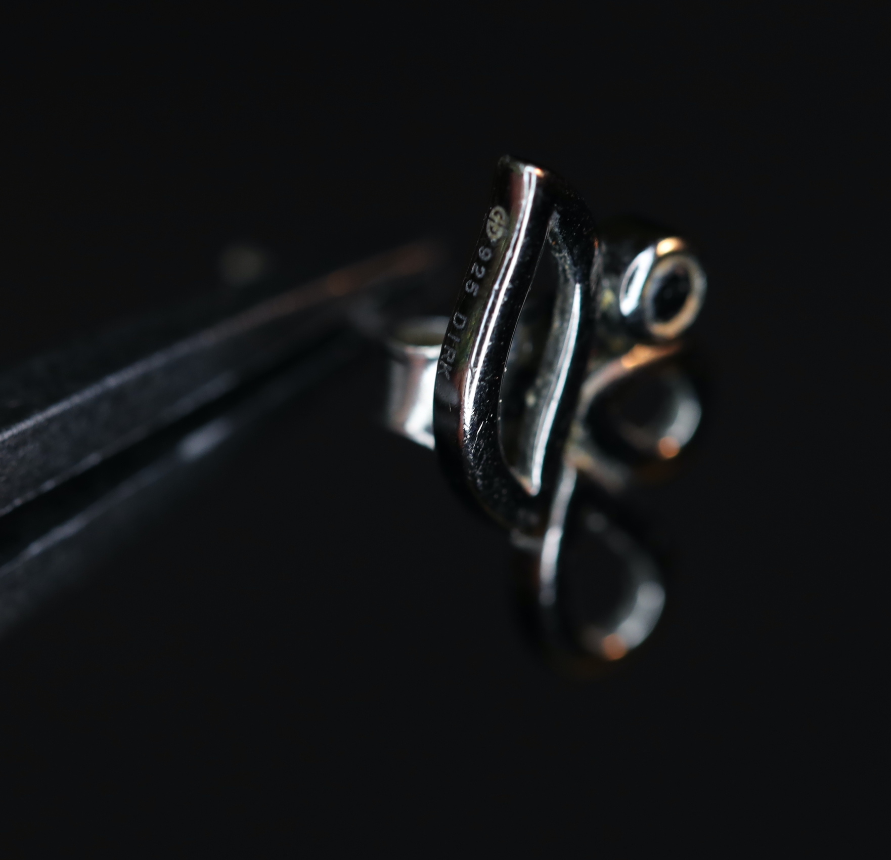 Juodinto sidabro auskarai