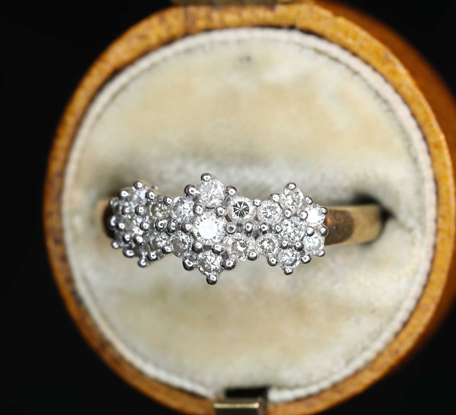 Geltono ir balto aukso žiedas su deimantais