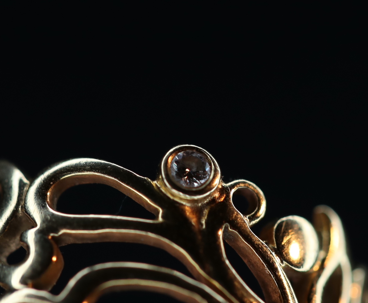 Geltono aukso žiedas su deimantais