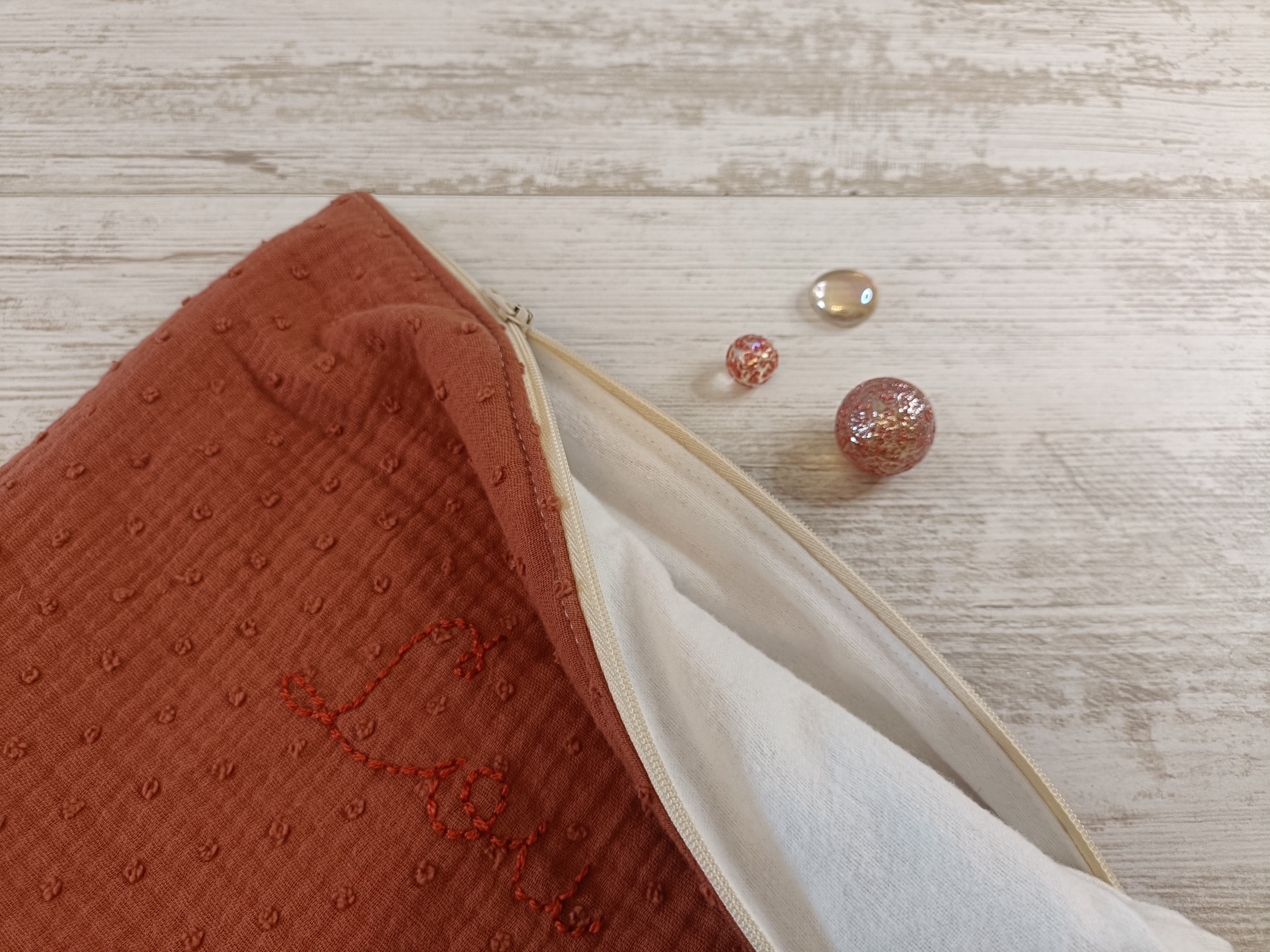 Pochette Molletonnée Brodée
