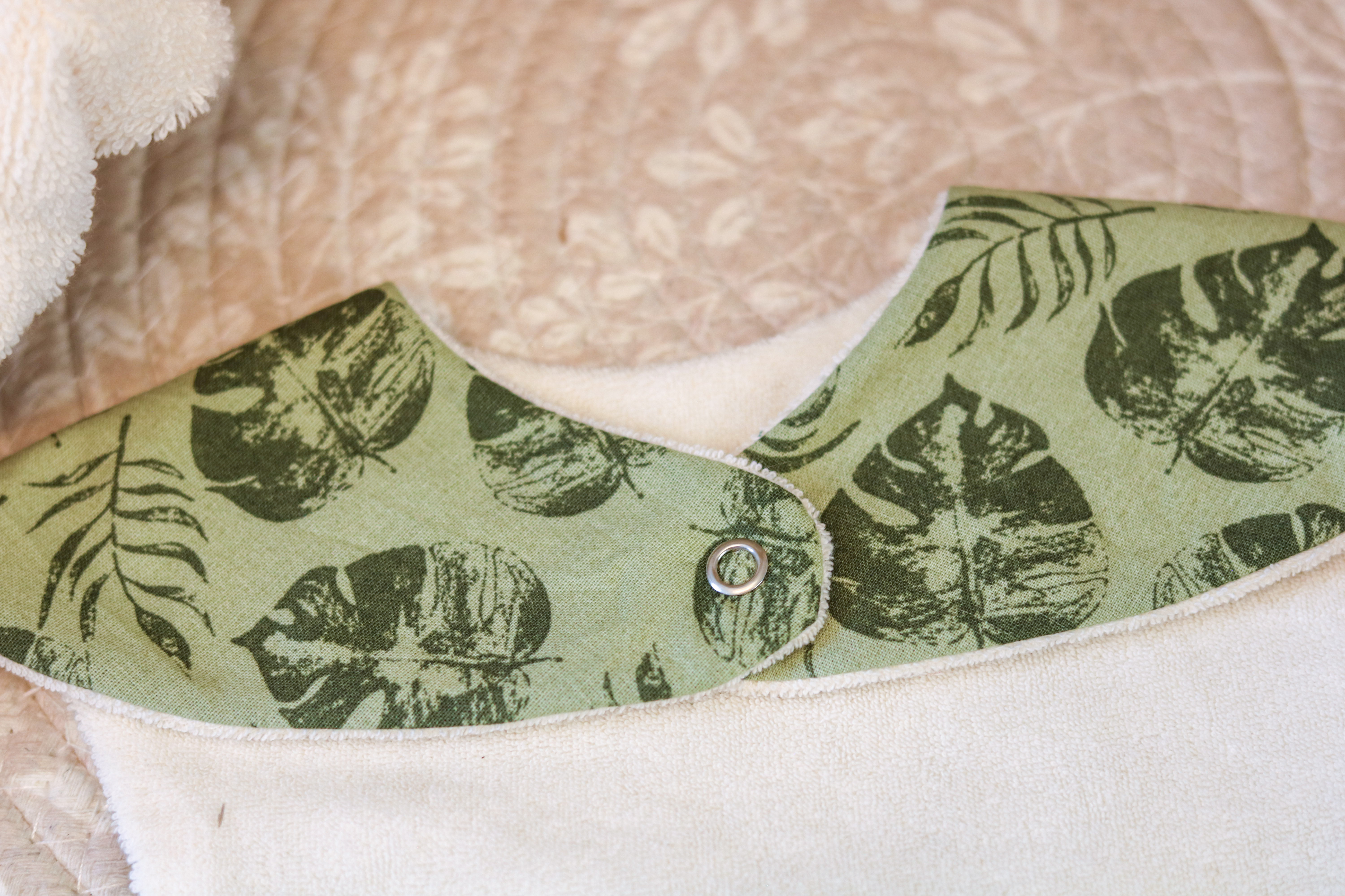Bavoir Feuilles Tropicales