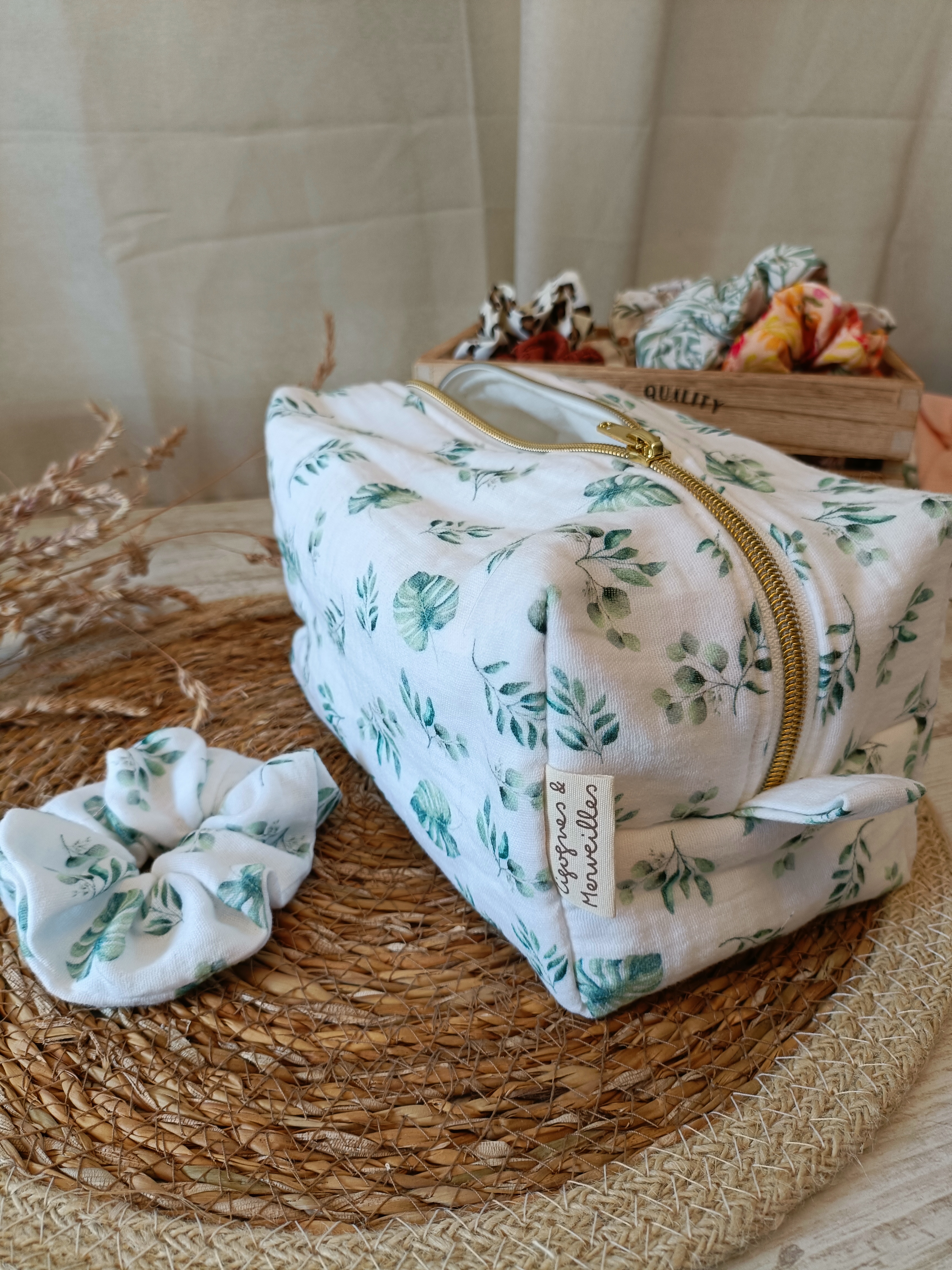 Trousse de Toilette Brodée