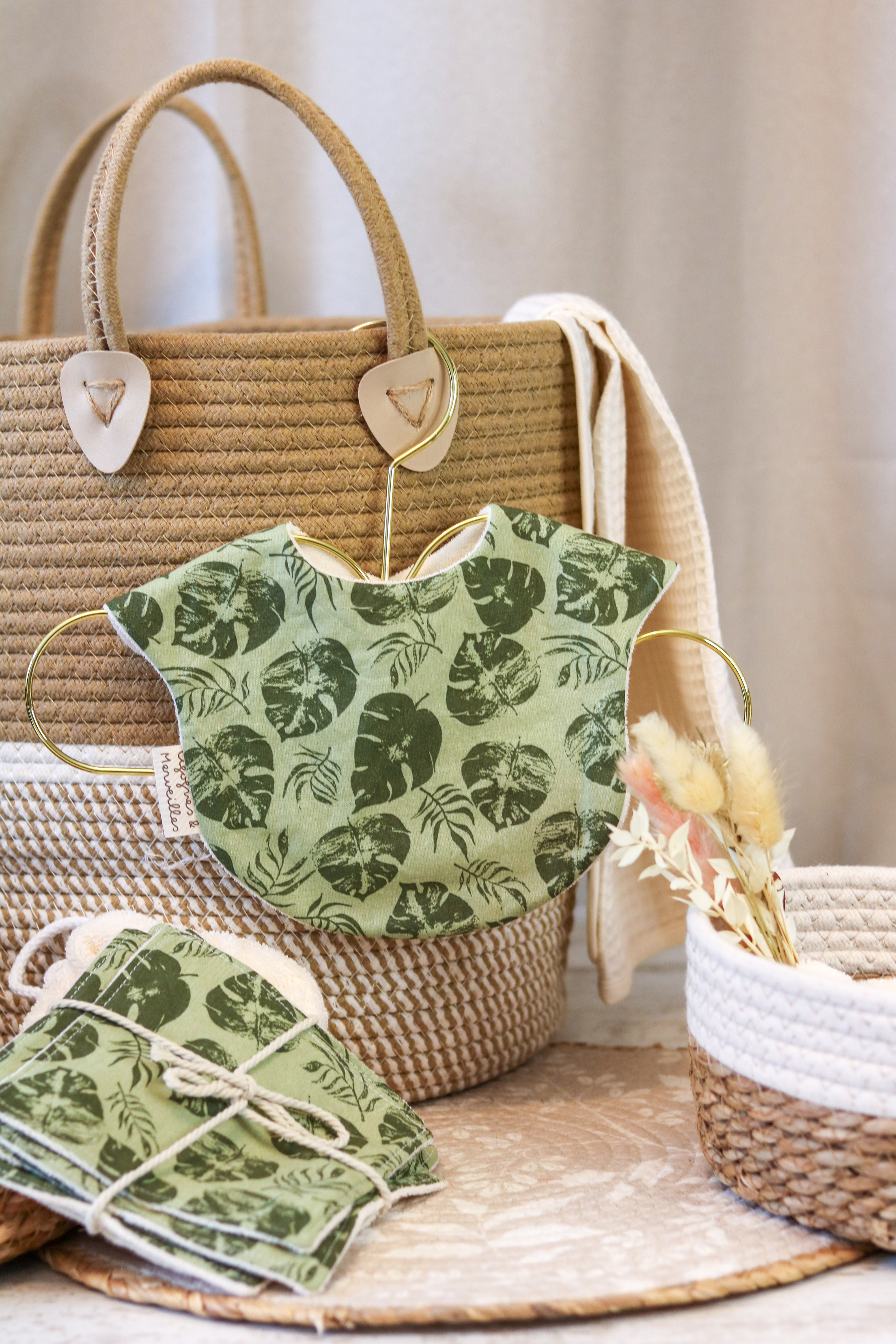Bavoir Feuilles Tropicales