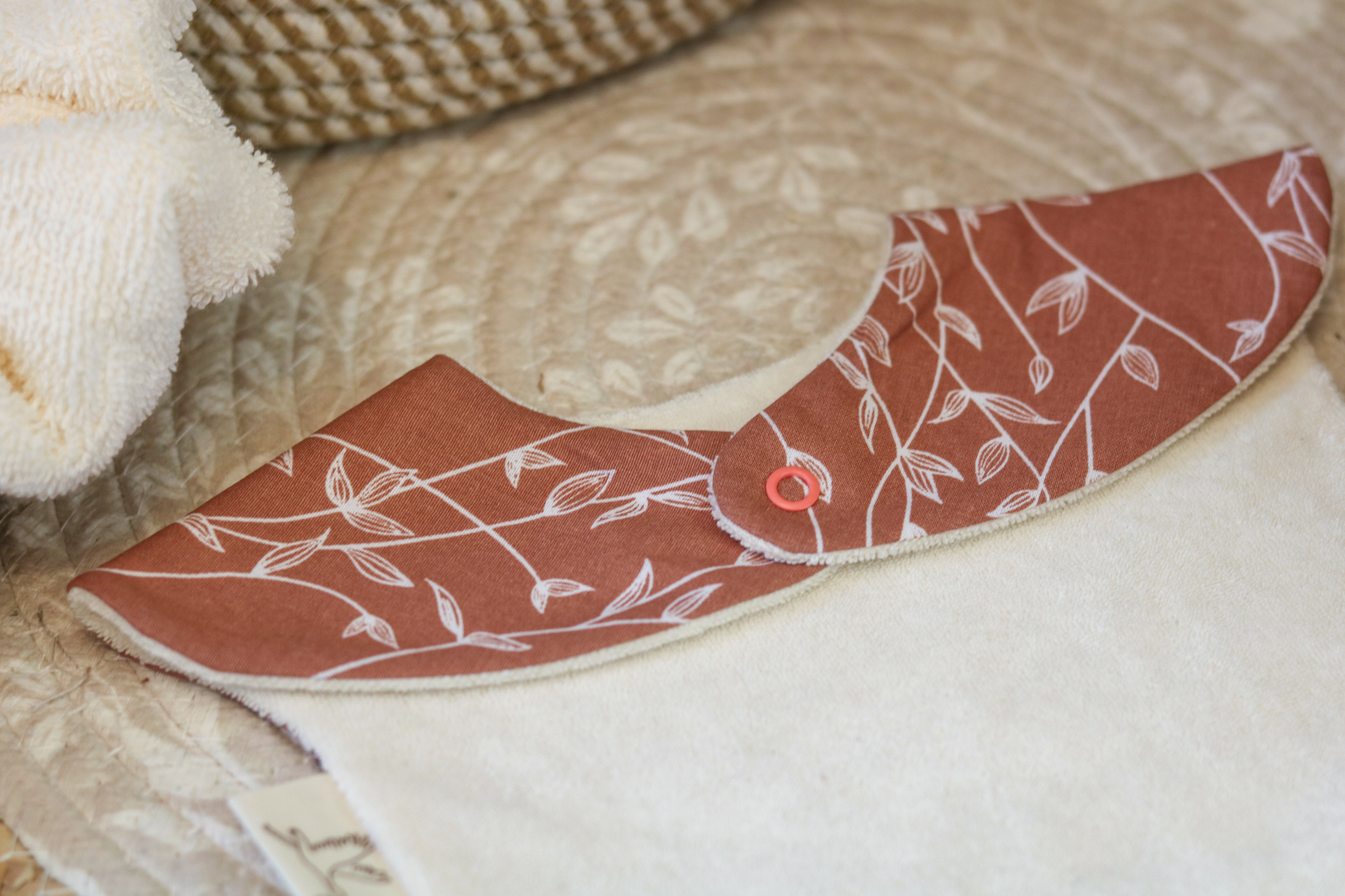 Bavoir Lianes Terracotta 