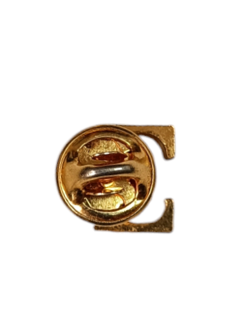 Pin dorado con letra E