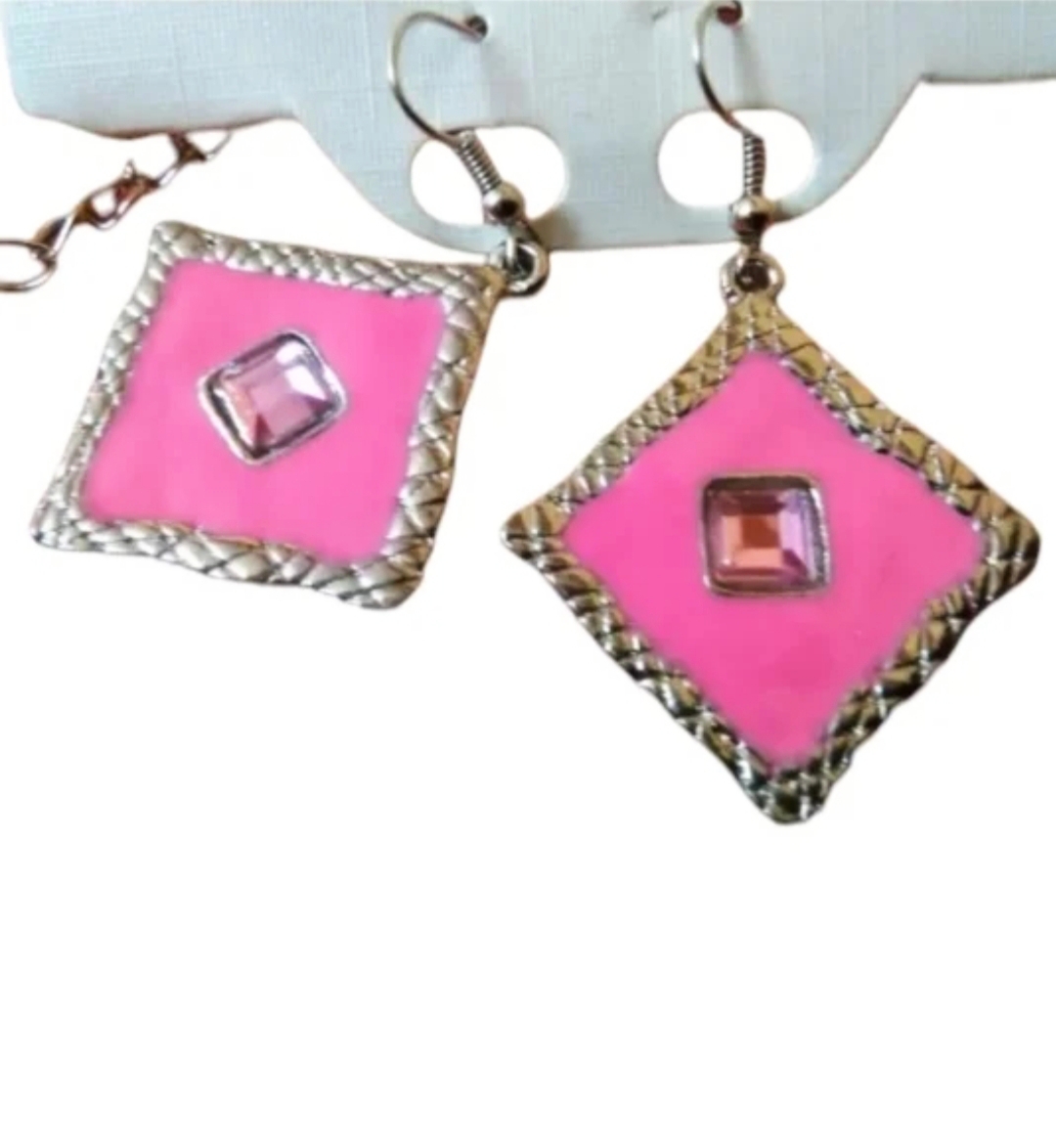 Collar y Pendientes de Moda