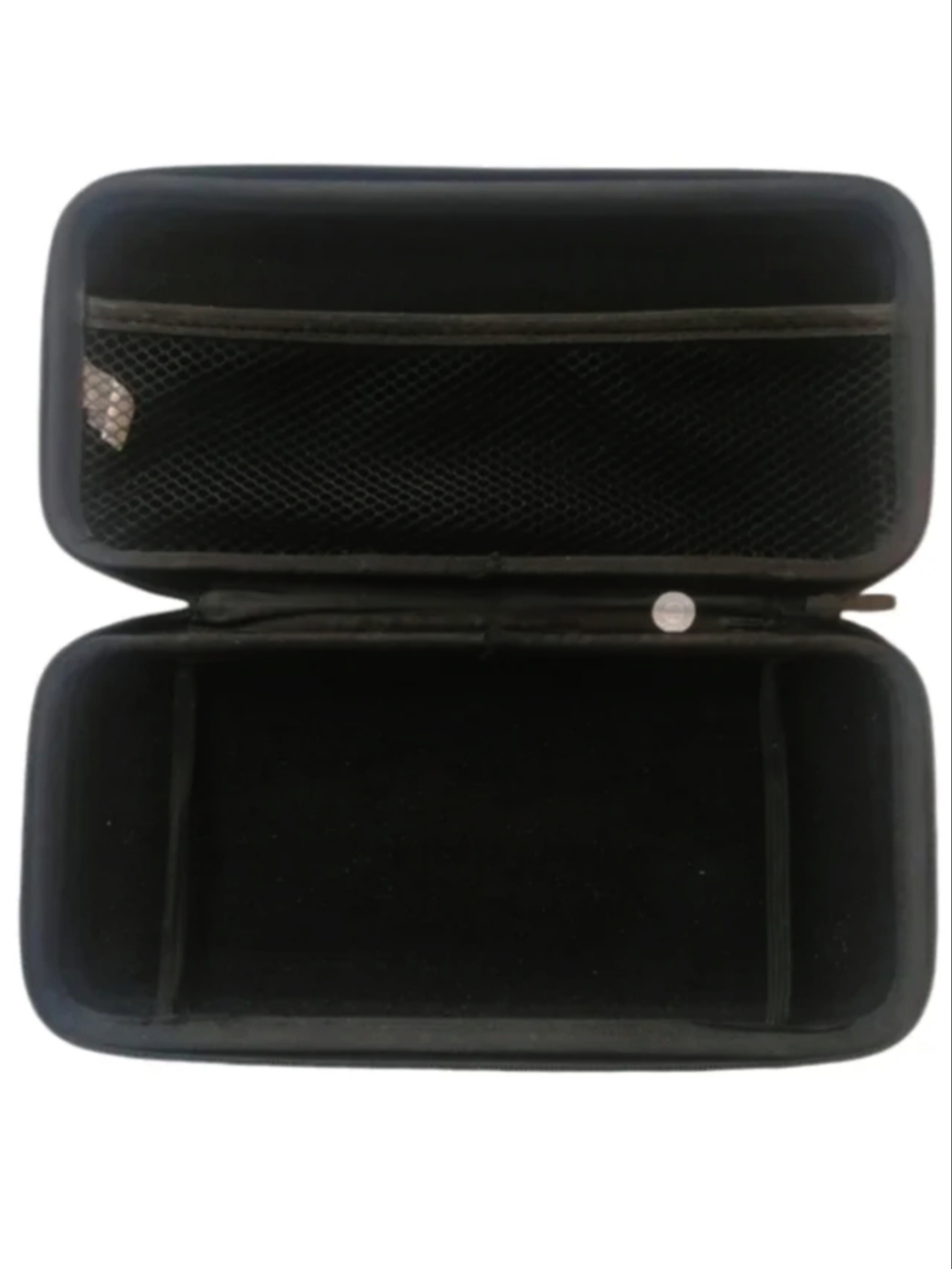 Funda para la consola Nintendo Switch. Cuenta con dos gomas de sujeción para la consola y una rejilla organizadora. Semi Nueva