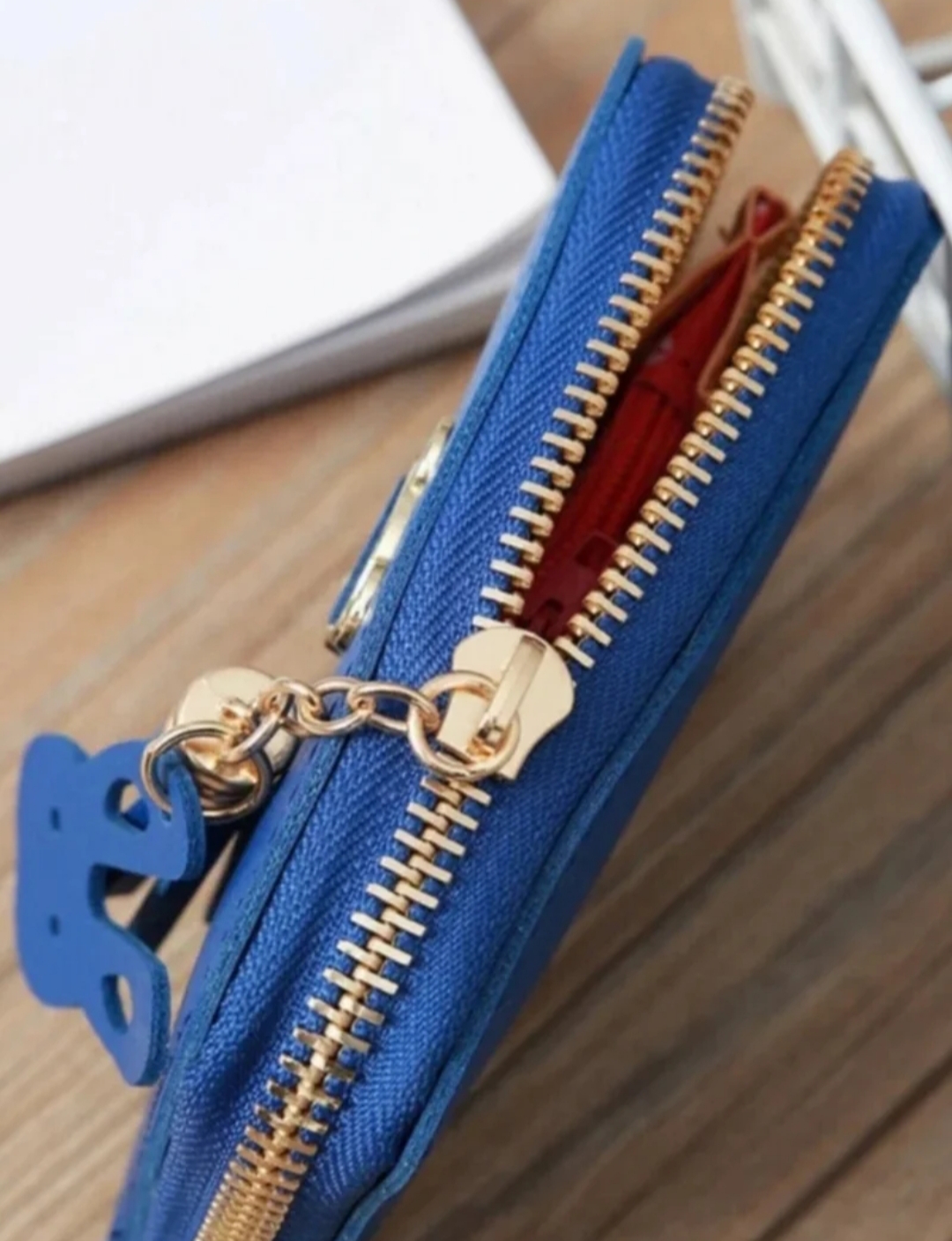Descubre la Cartera Cuero Oso Negra: Elegancia y Funcionalidad para Mujer