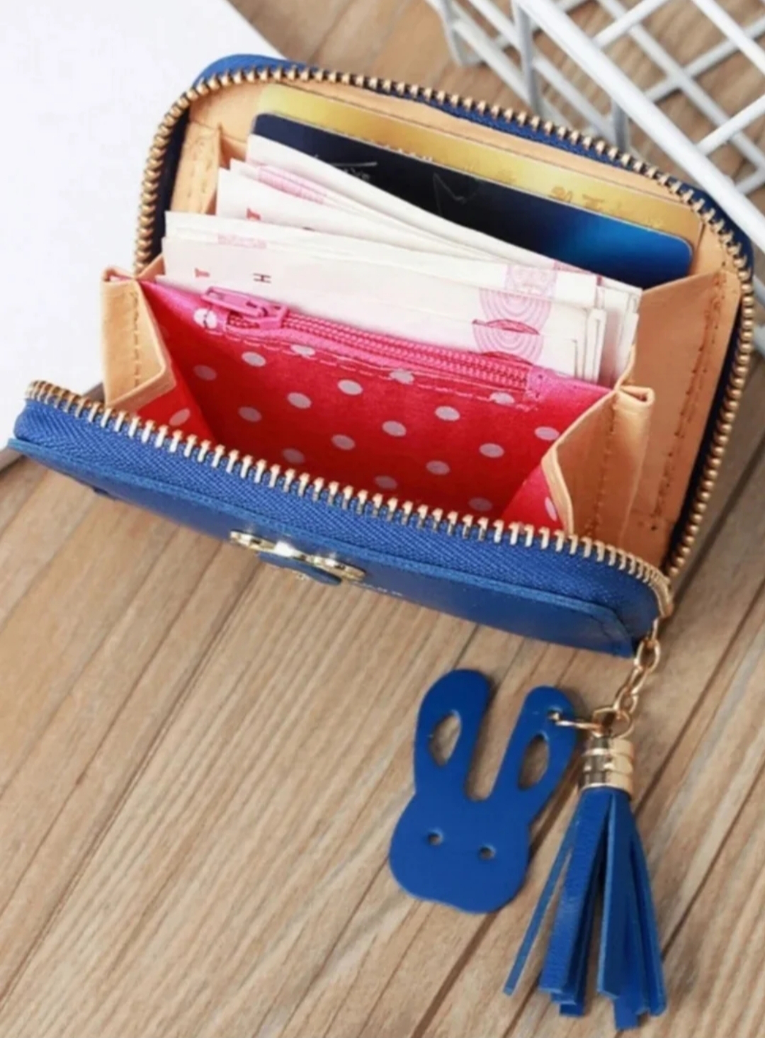 Descubre la Cartera Cuero Oso Negra: Elegancia y Funcionalidad para Mujer