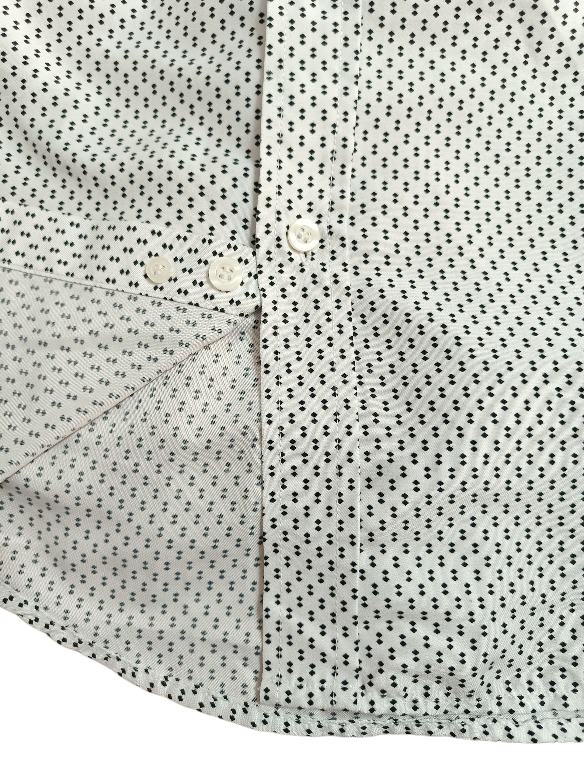 Camisa ZQY'S hombre L — blanca con lunares negros, semi-nueva.