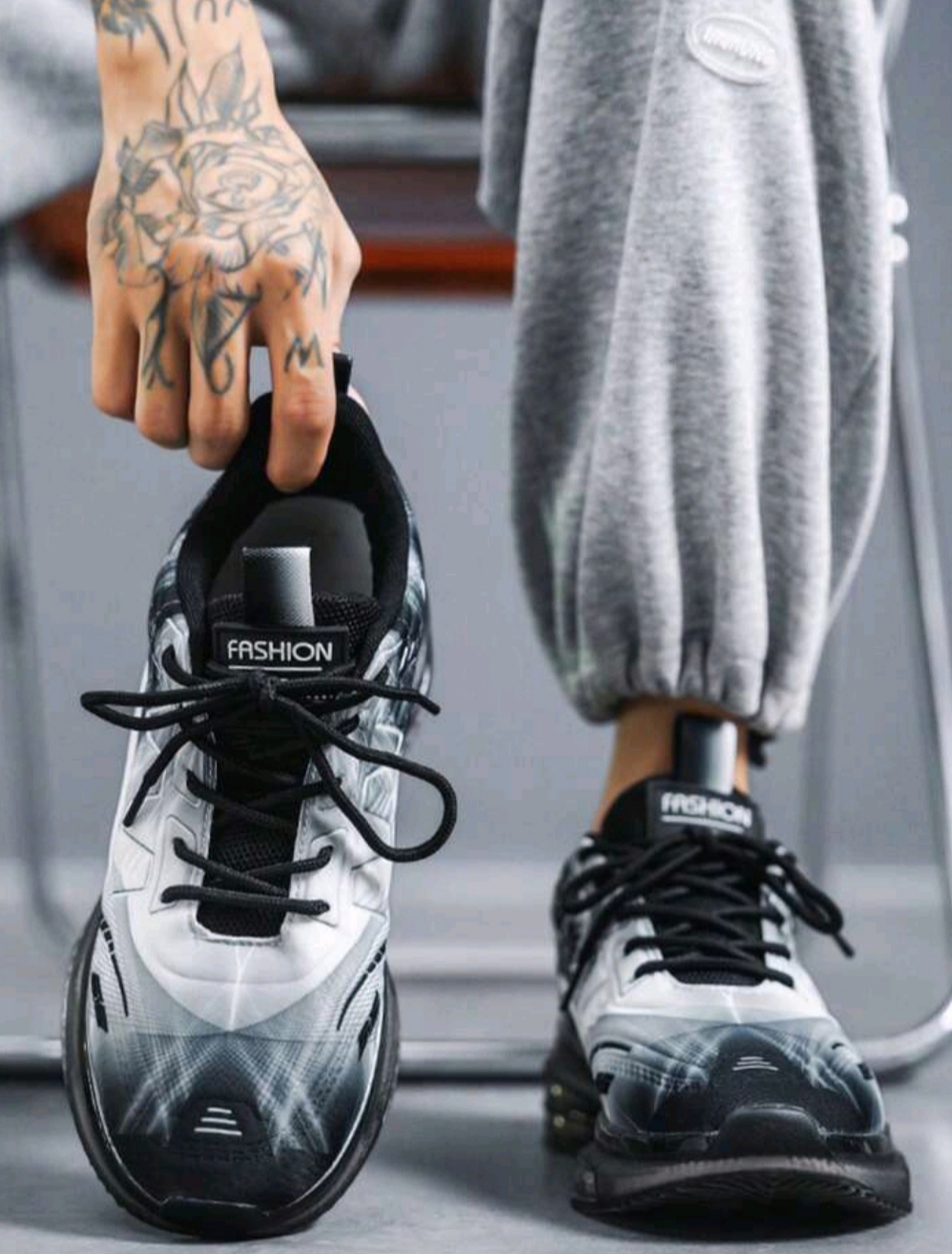 Zapatillas deportivas unisex negras con amortiguación y suela chunky