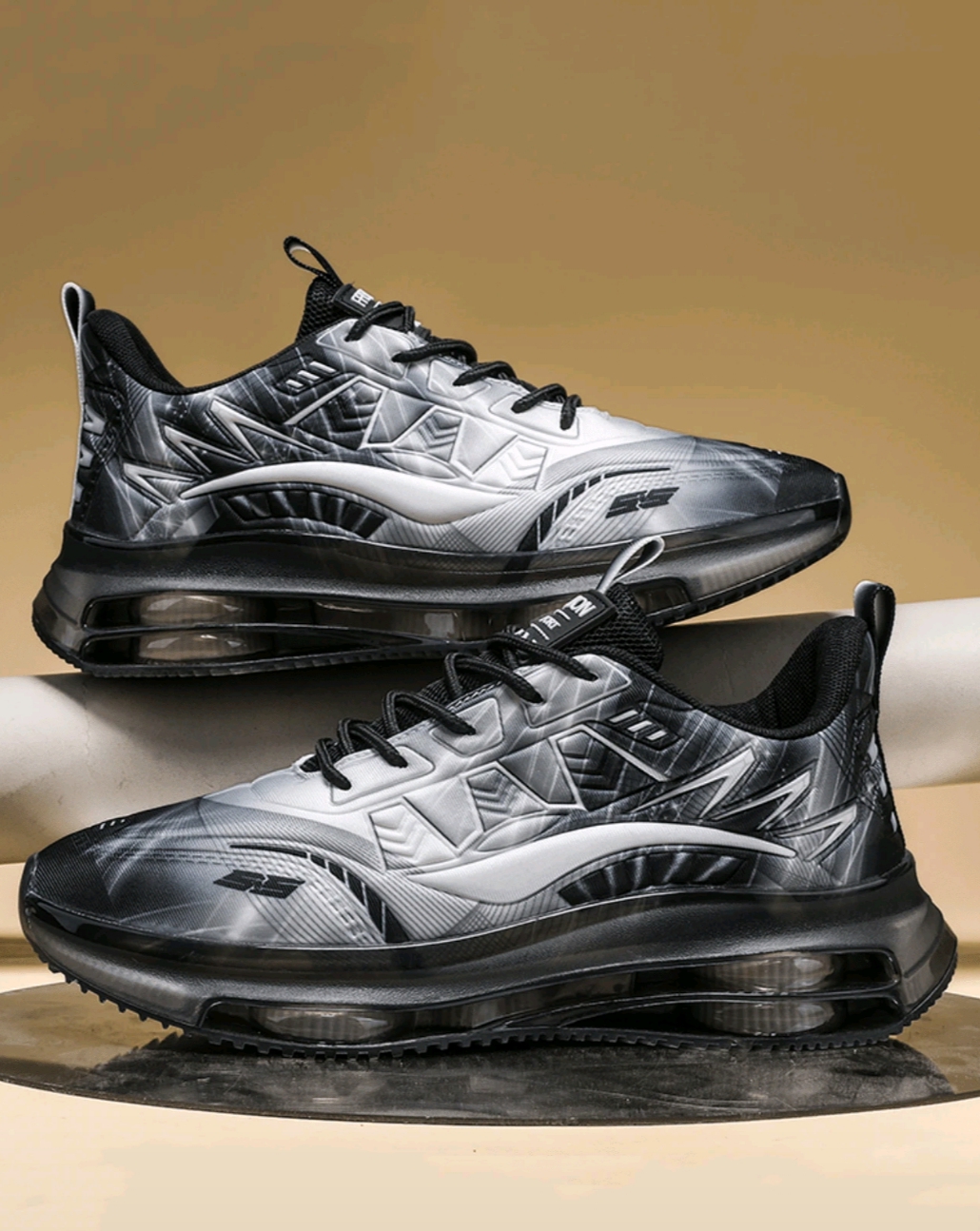 Zapatillas deportivas unisex negras con amortiguación y suela chunky