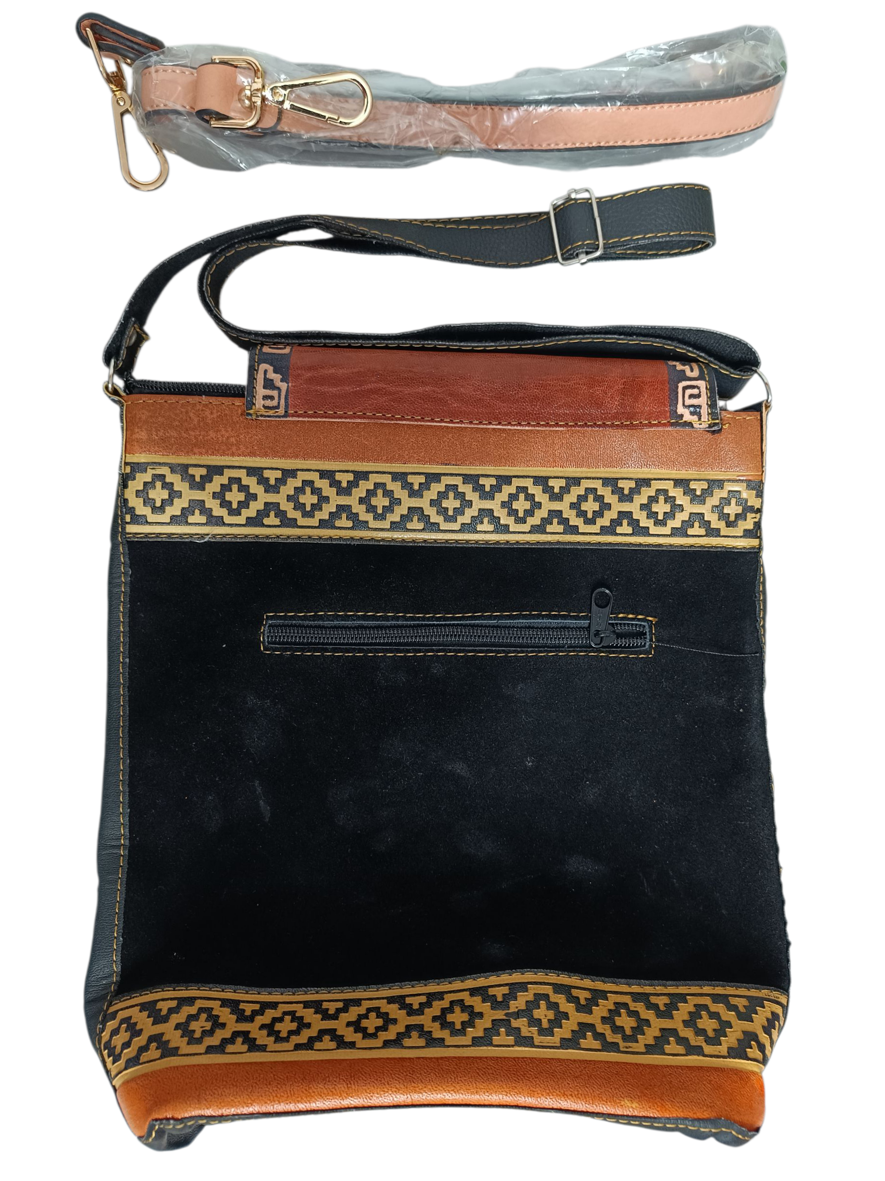 Bolso bandolera andino de cuero y ante — diseño artesanal
