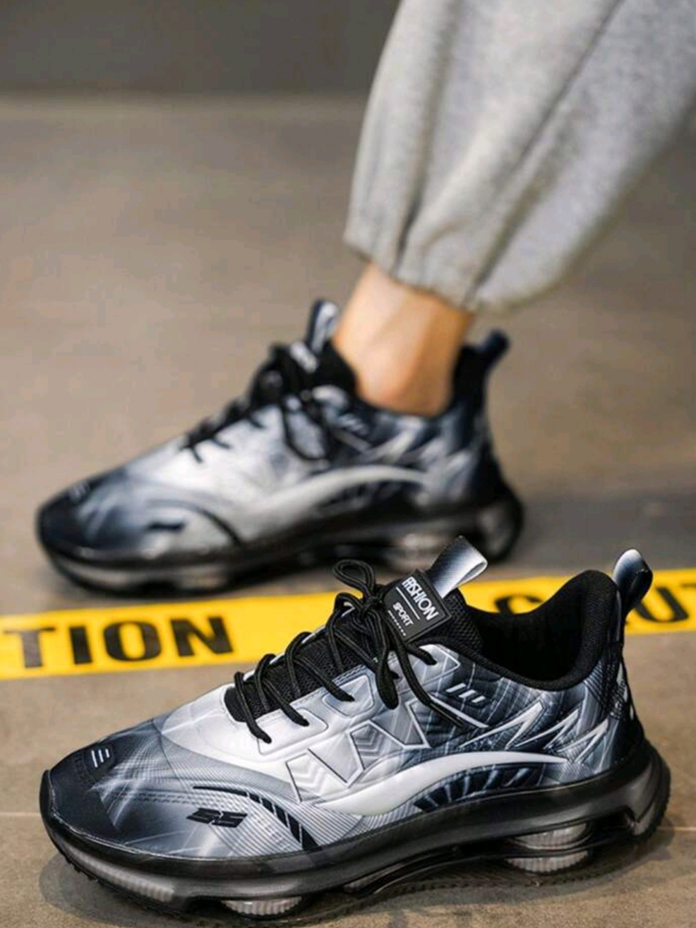 Zapatillas deportivas unisex negras con amortiguación y suela chunky