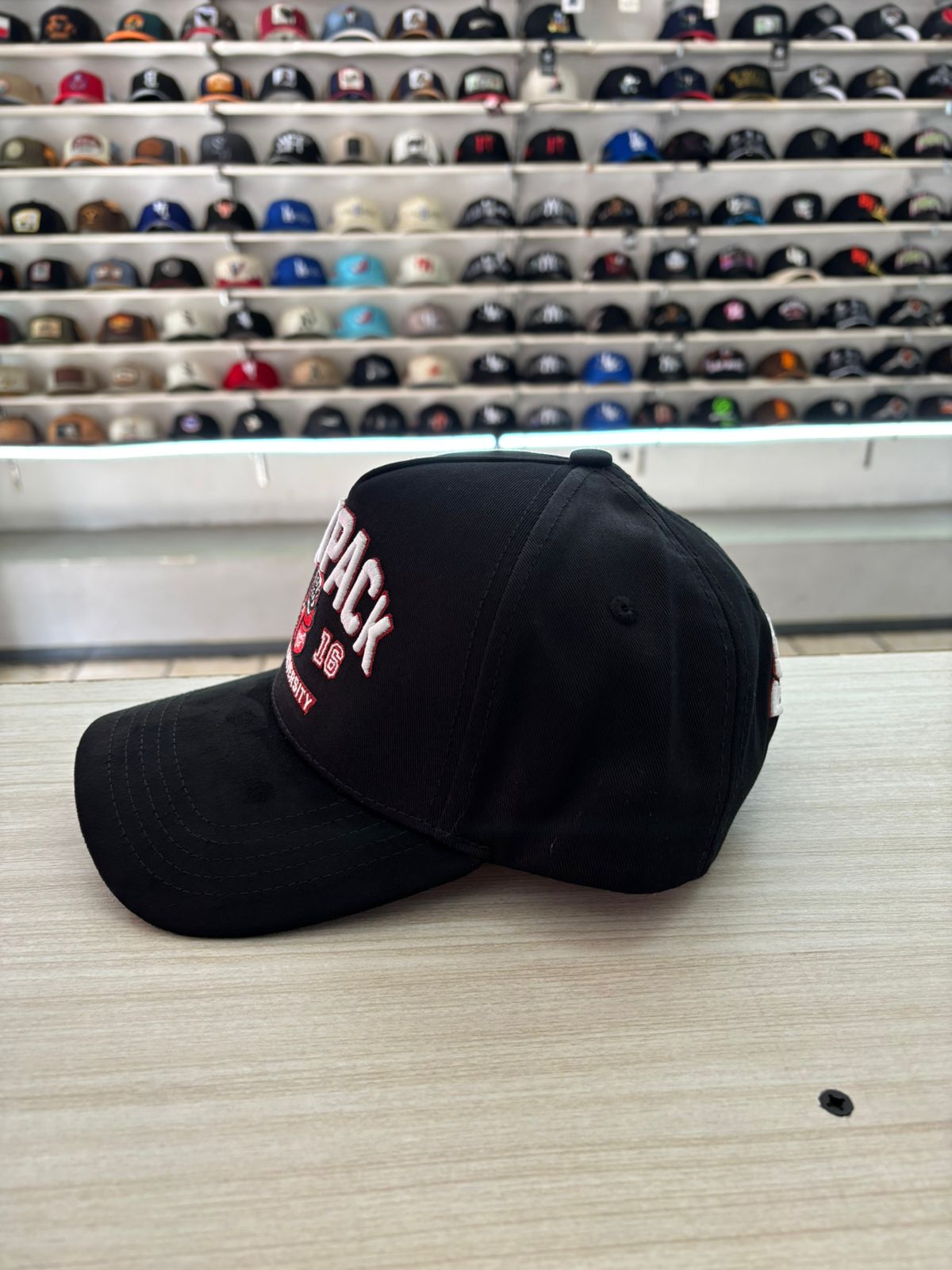 Gallo Fino "Back Pack Boyz"