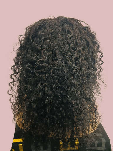 Stella curly pruik echt haar in kleur 1b