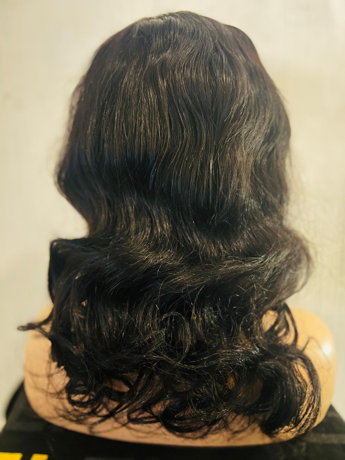 Linda pruik body wave echt haar kleur 1b 55cm