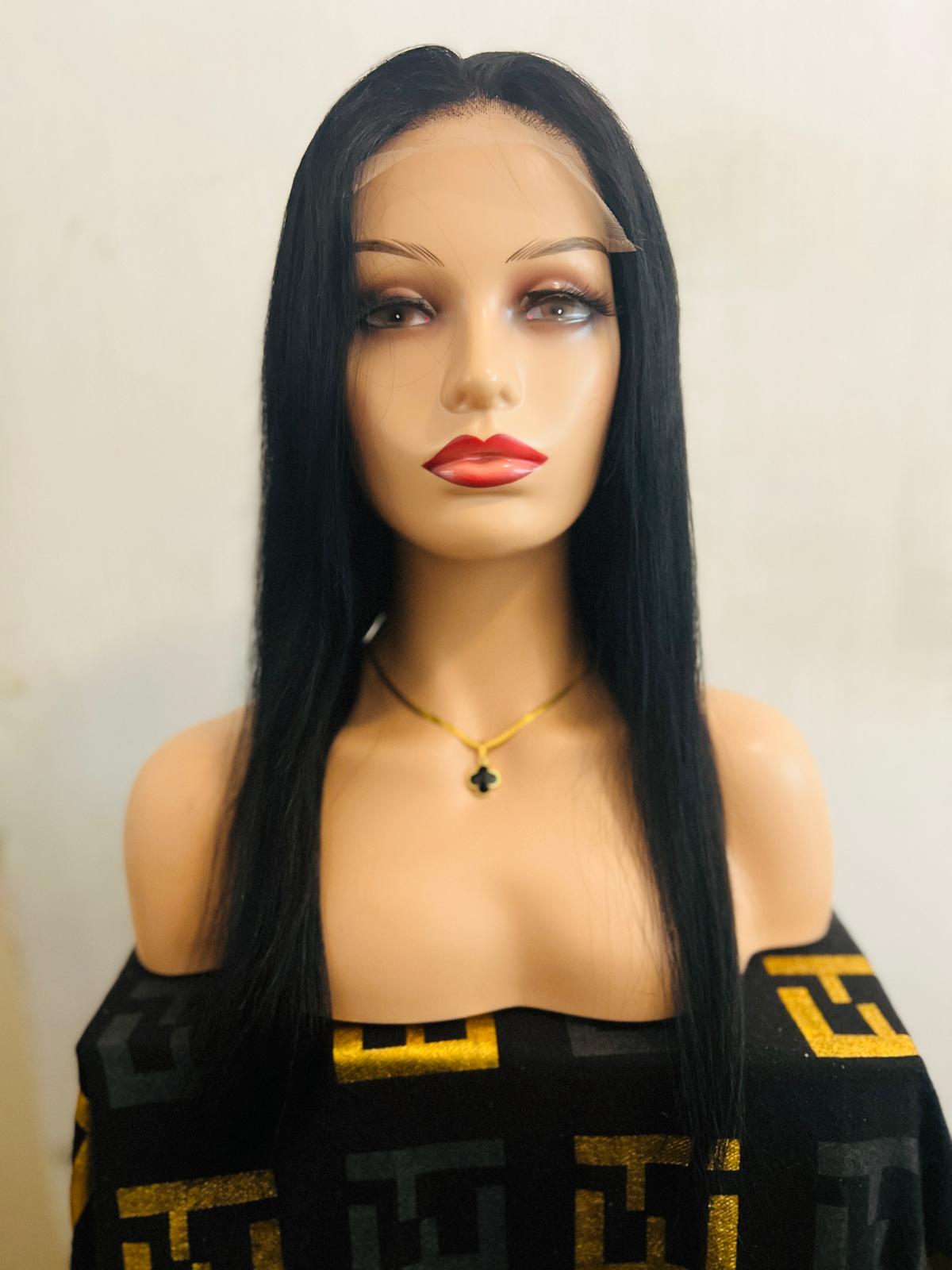 Lisa silky straight pruik een mix van echt haar en synthetisch haar in kleur 1b