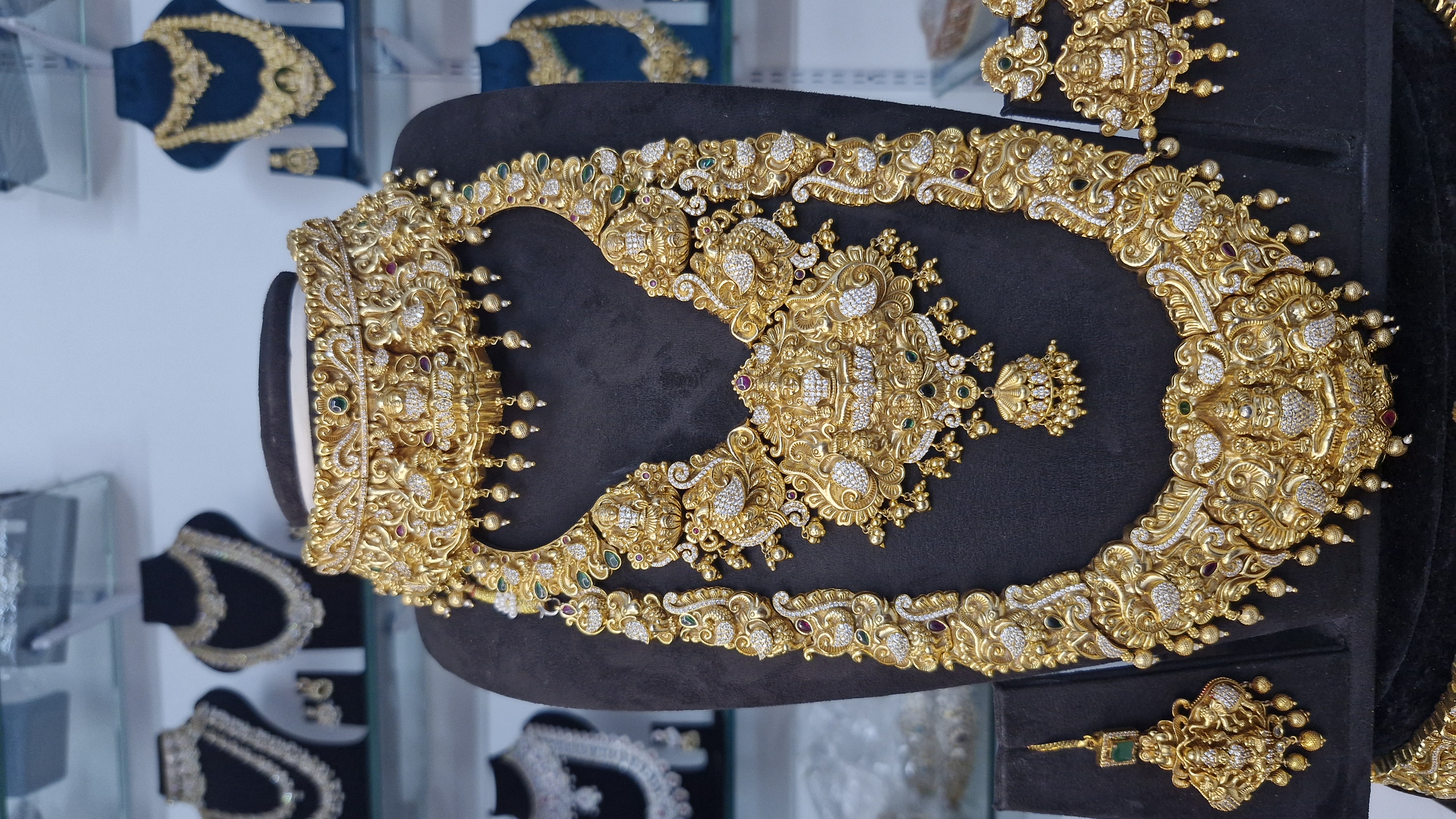 Traditional Gold Bridal Jewelry Set