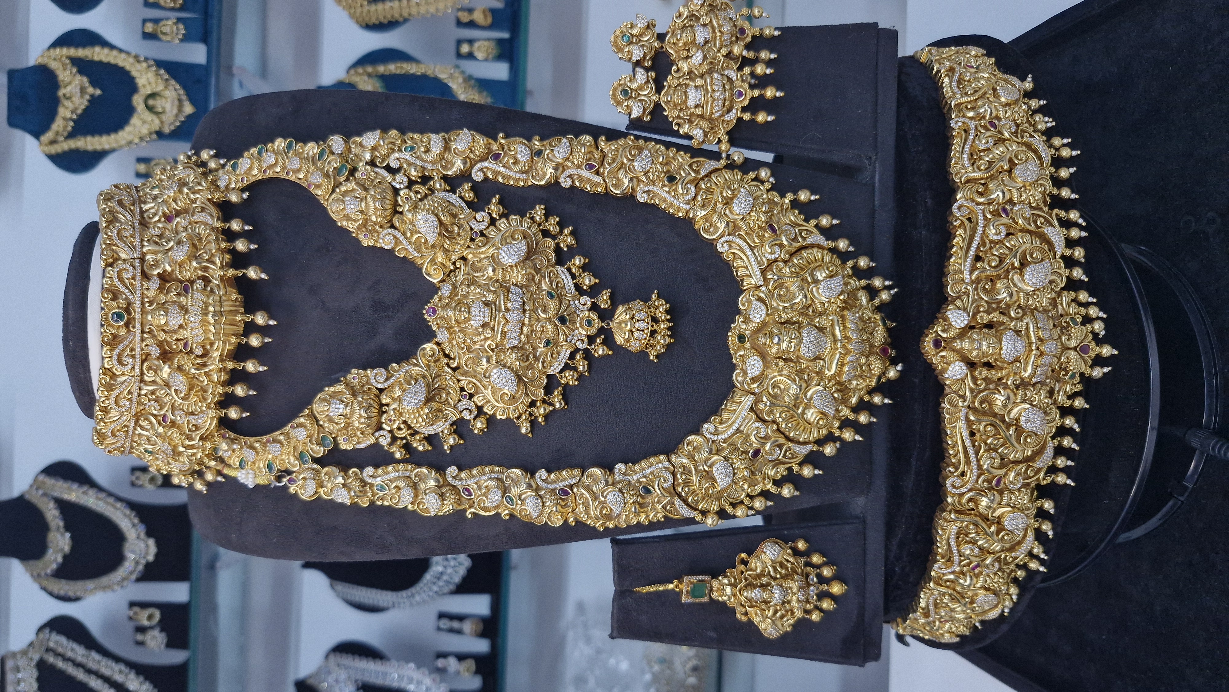Traditional Bridal Gold Jewelry Set