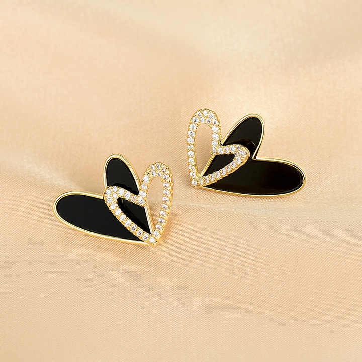 Elegant black double heart earrings with diamond setting – chic Korean fashion studs for women.