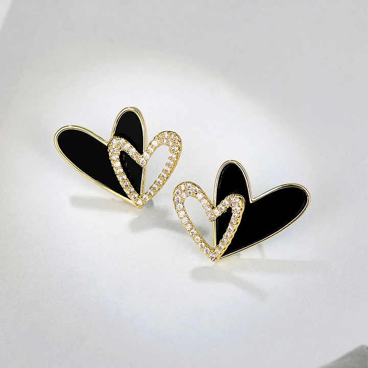 Elegant black double heart earrings with diamond setting – chic Korean fashion studs for women.
