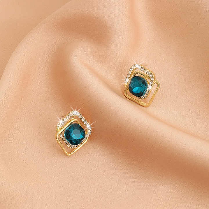 Elegant retro emerald square earrings with a simple cross-border ear buckle design — vintage temperament jewelry perfect for women’s daily and party wear.