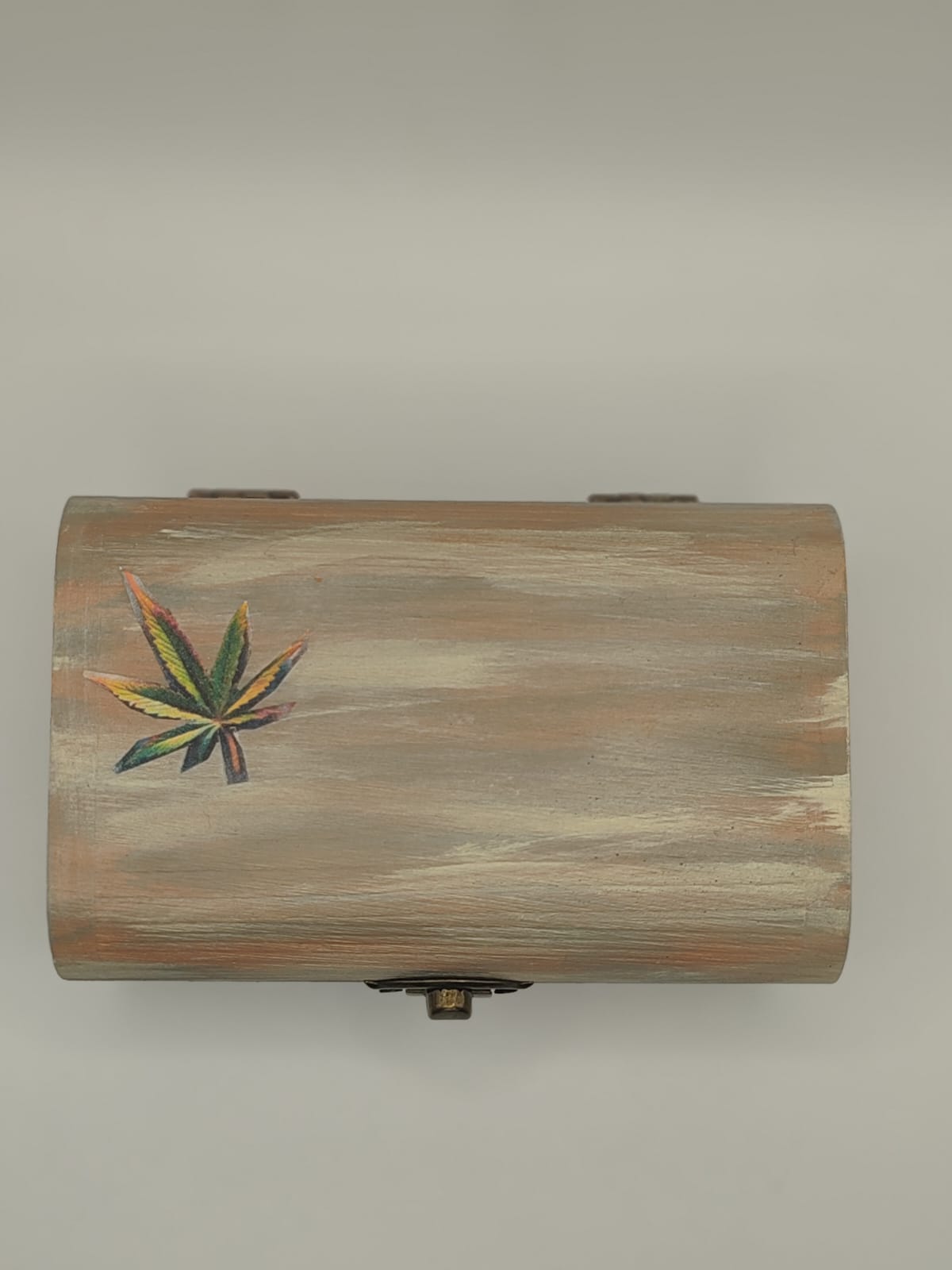 Cofre de madera decorativa