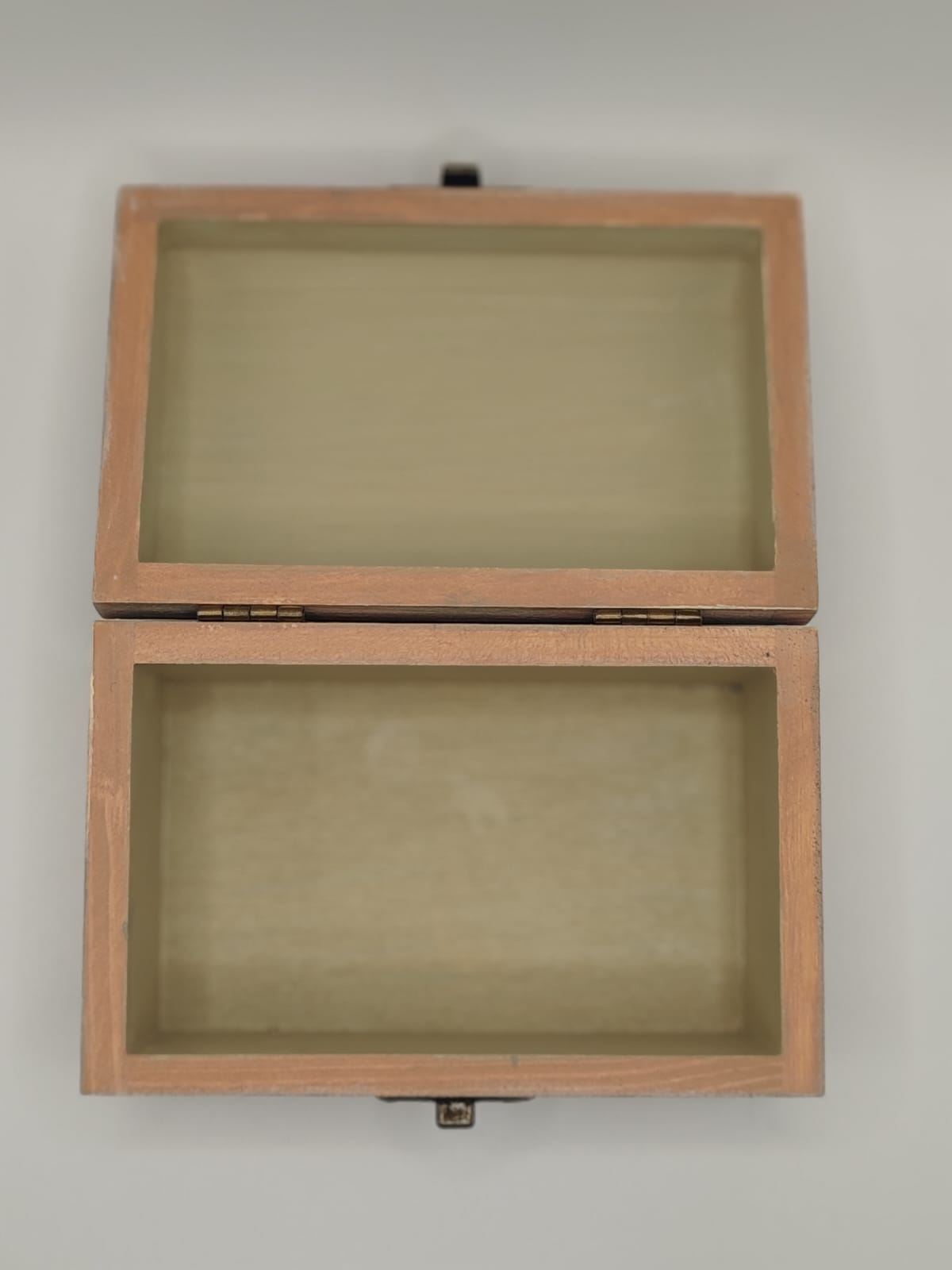 Cofre de madera decorativa