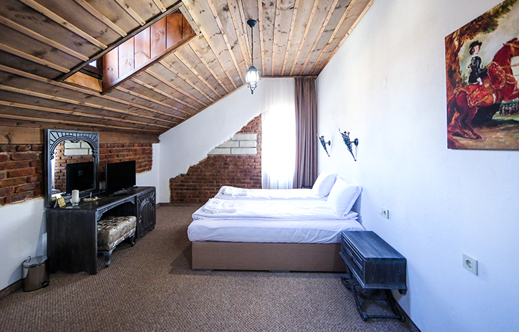 The Chamber of Starlight and Moonshine