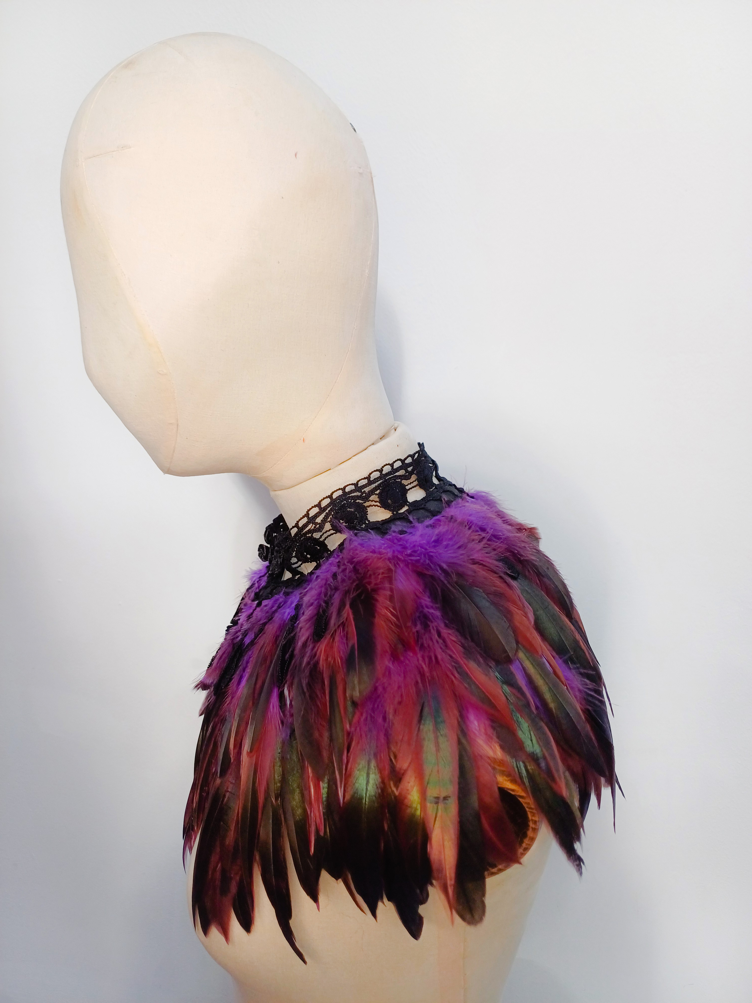 Feather collar with lace