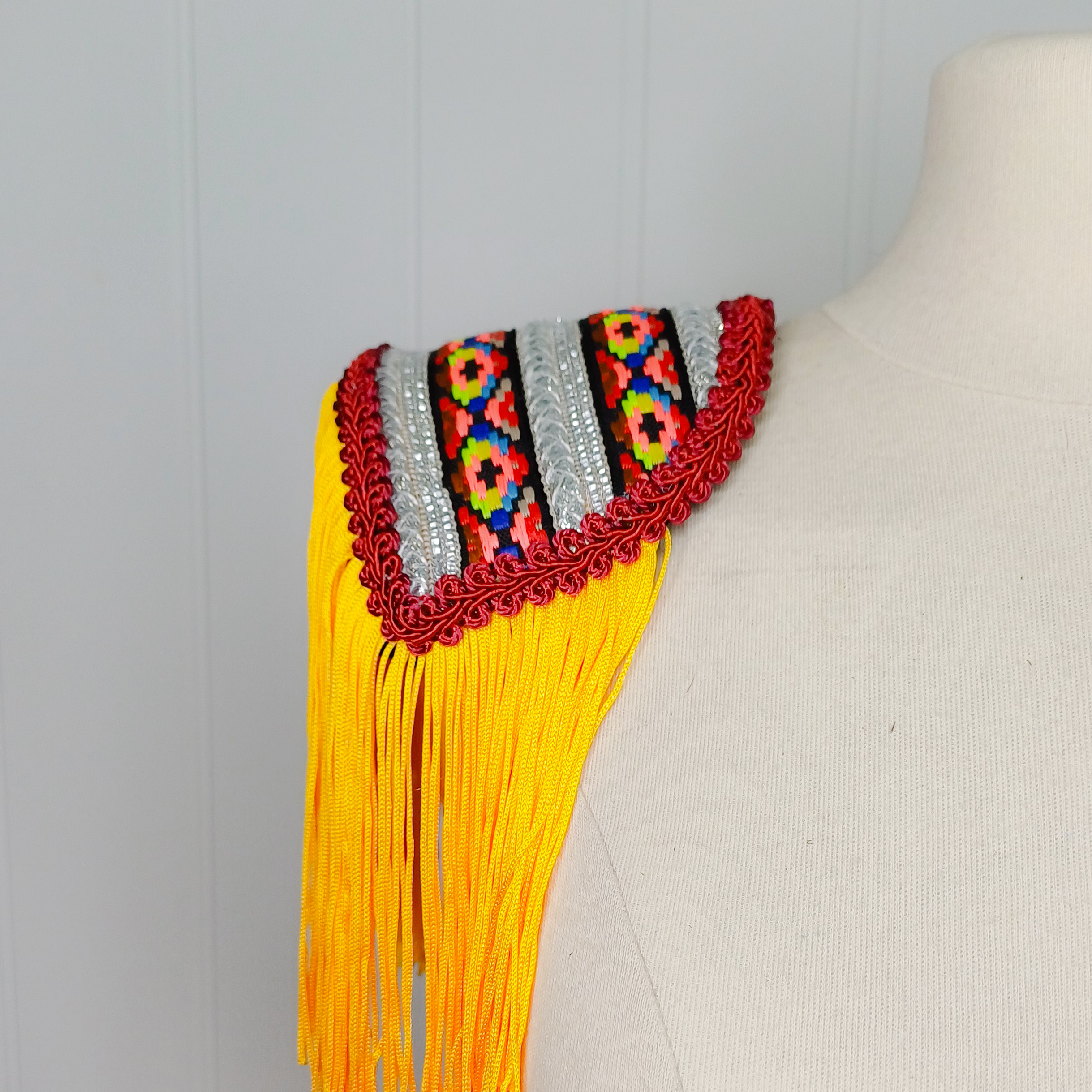 Fringed epaulettes 