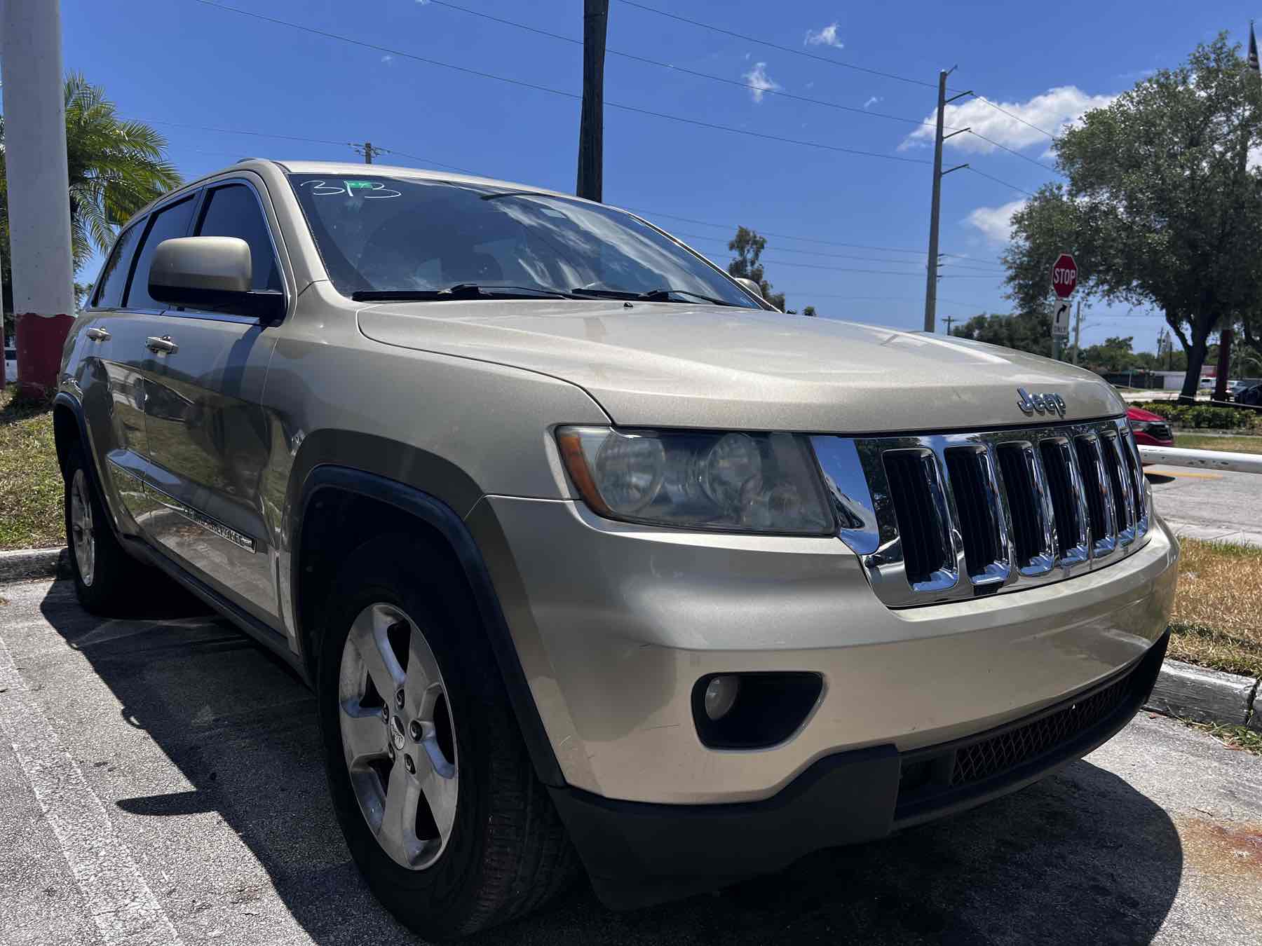 2011 Grand Cherokee Stock#: 017-2025