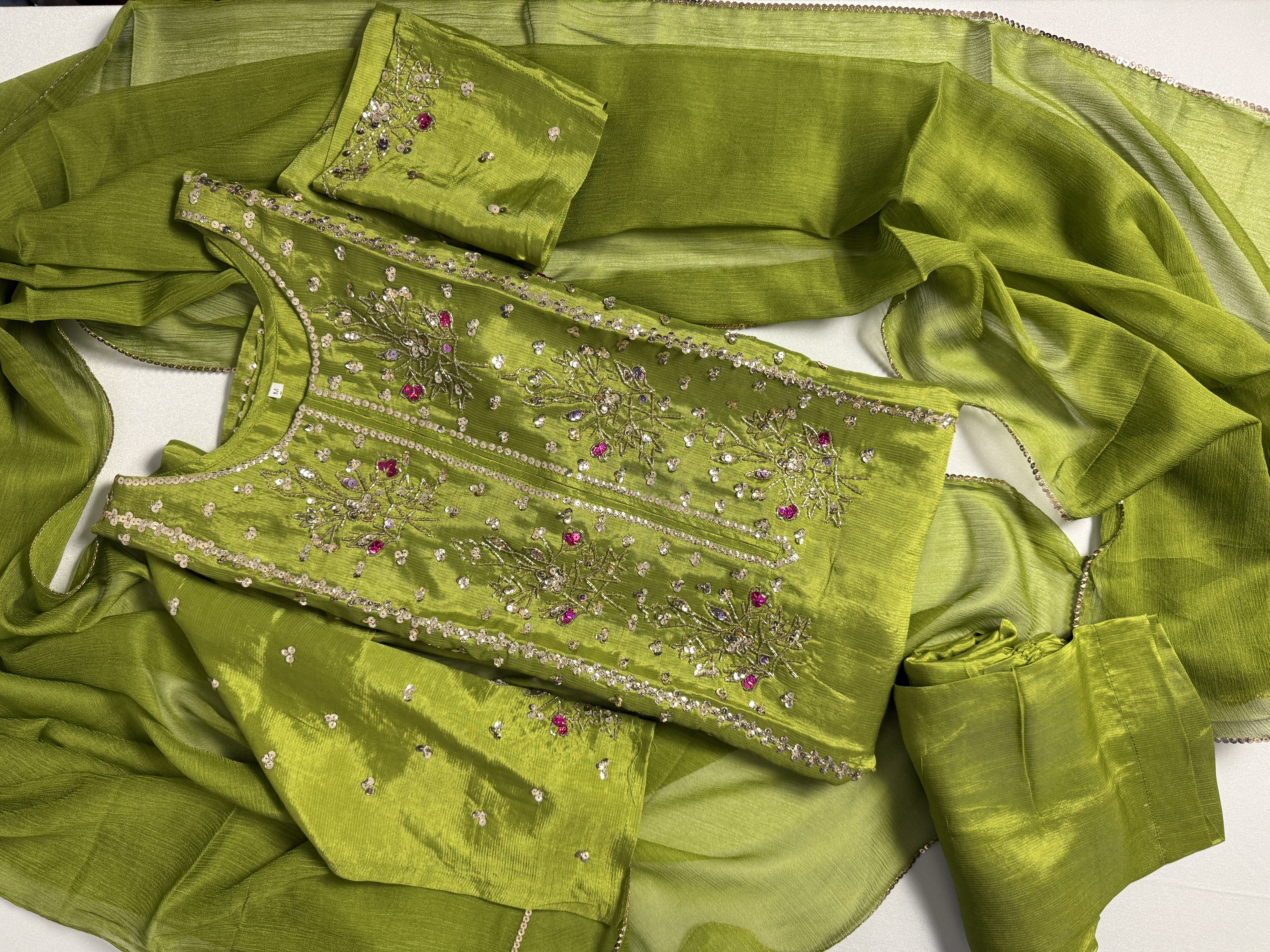 Radiant Rose - Parrot Green