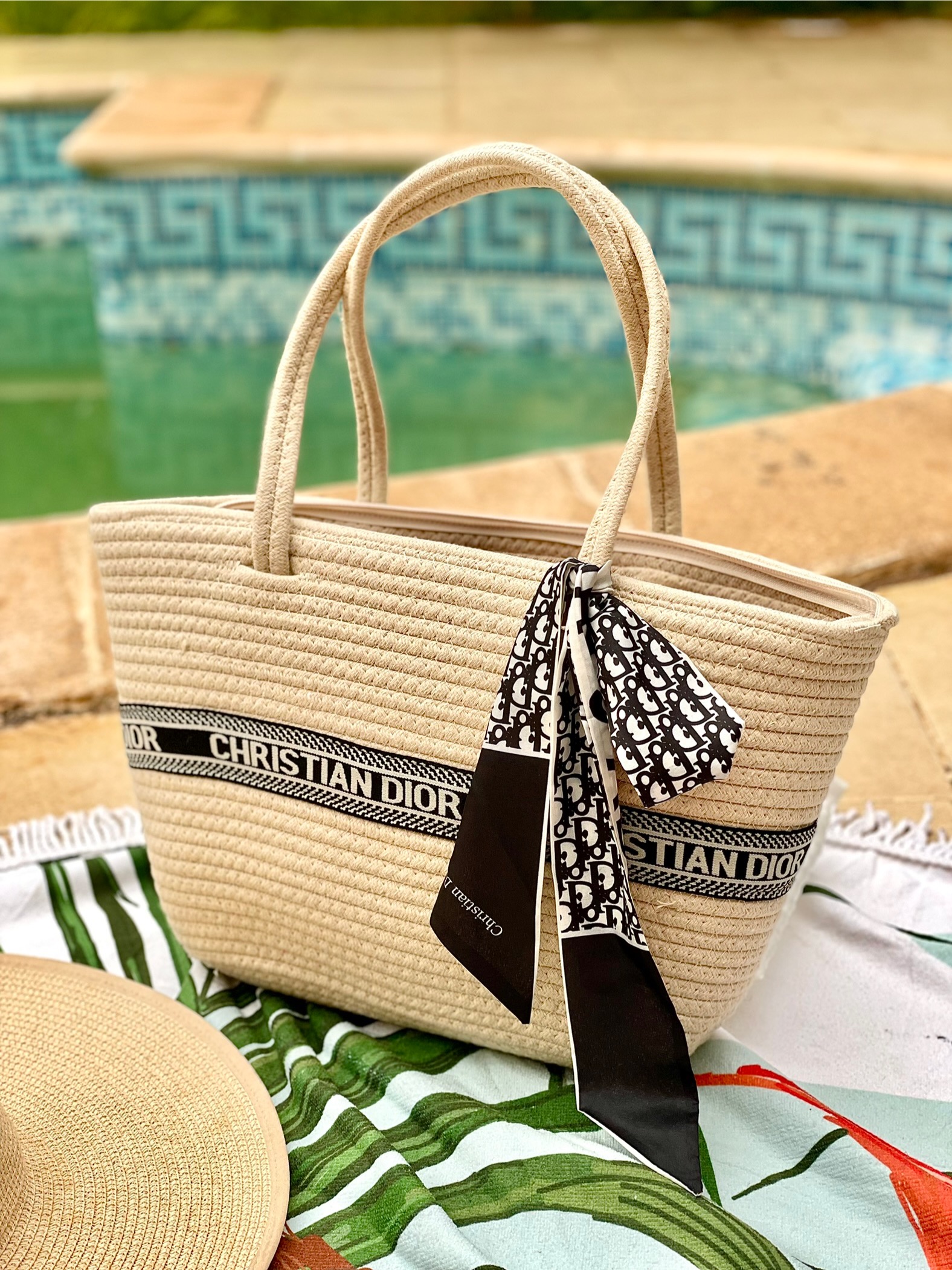 Fourre-tout en paille Dior