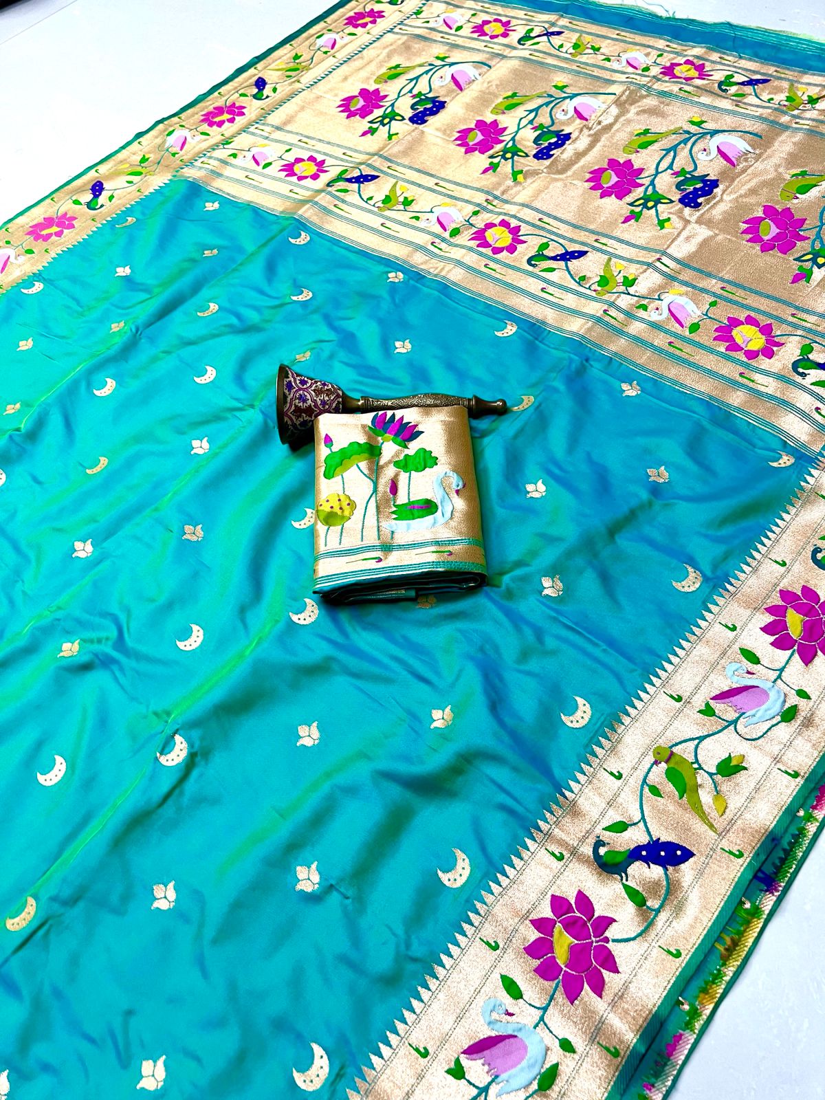 Lotus Border Nauvari ( 9 yards )