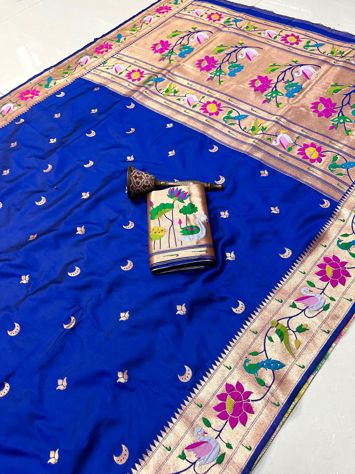 Lotus Border Nauvari ( 9 yards )