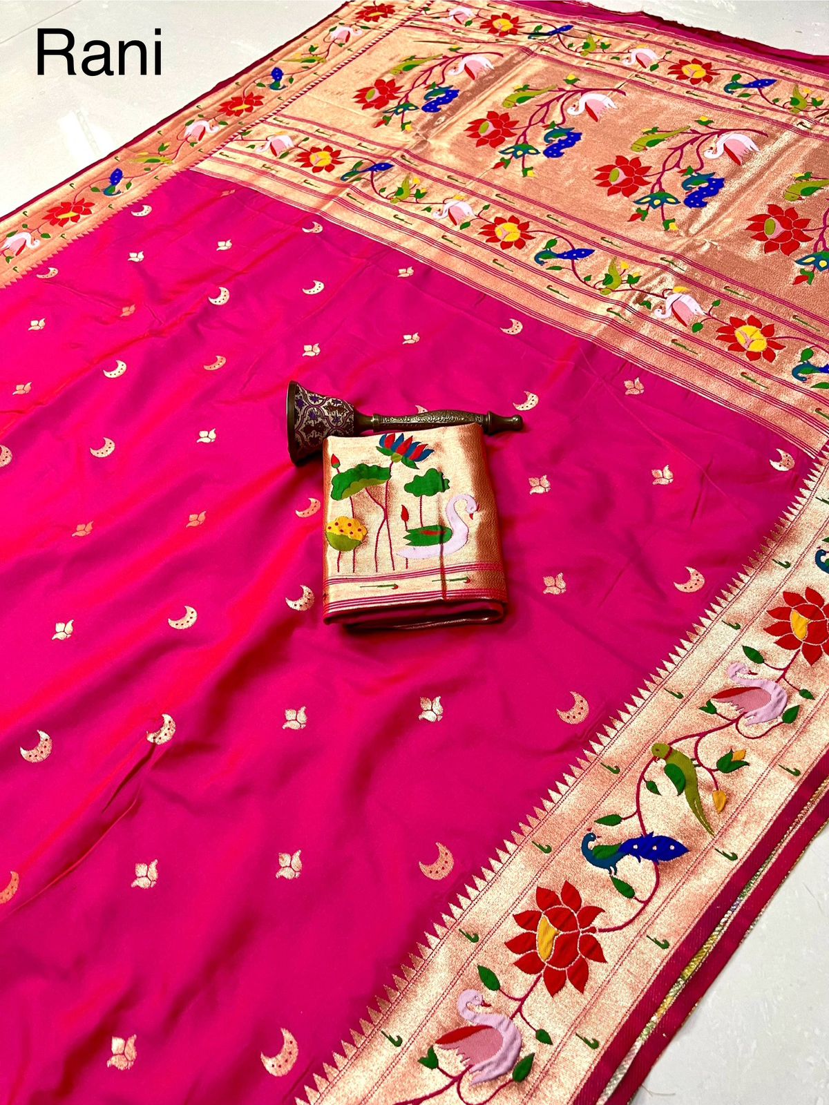 Lotus Border Nauvari ( 9 yards )